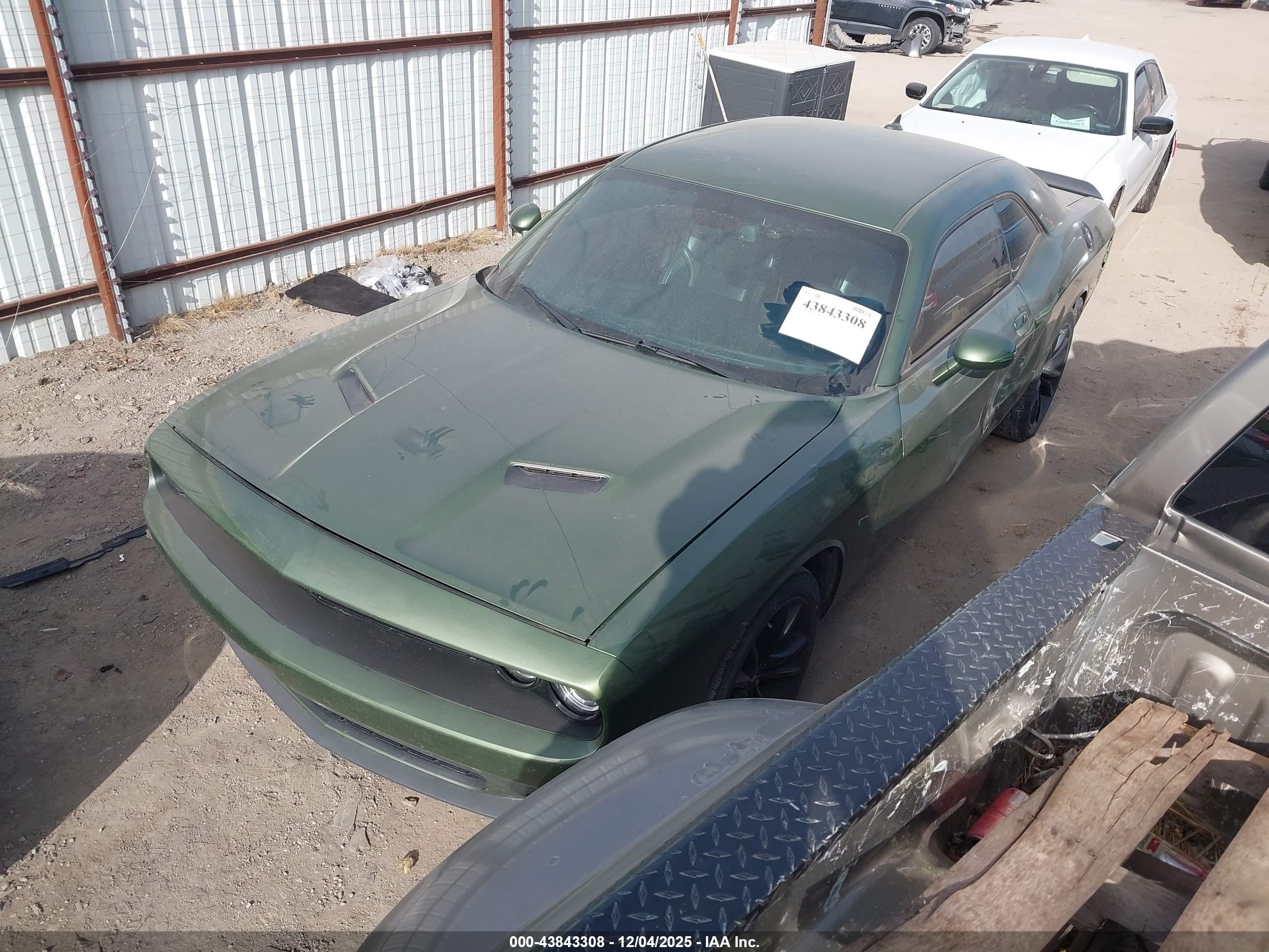 DODGE CHALLENGER image 2