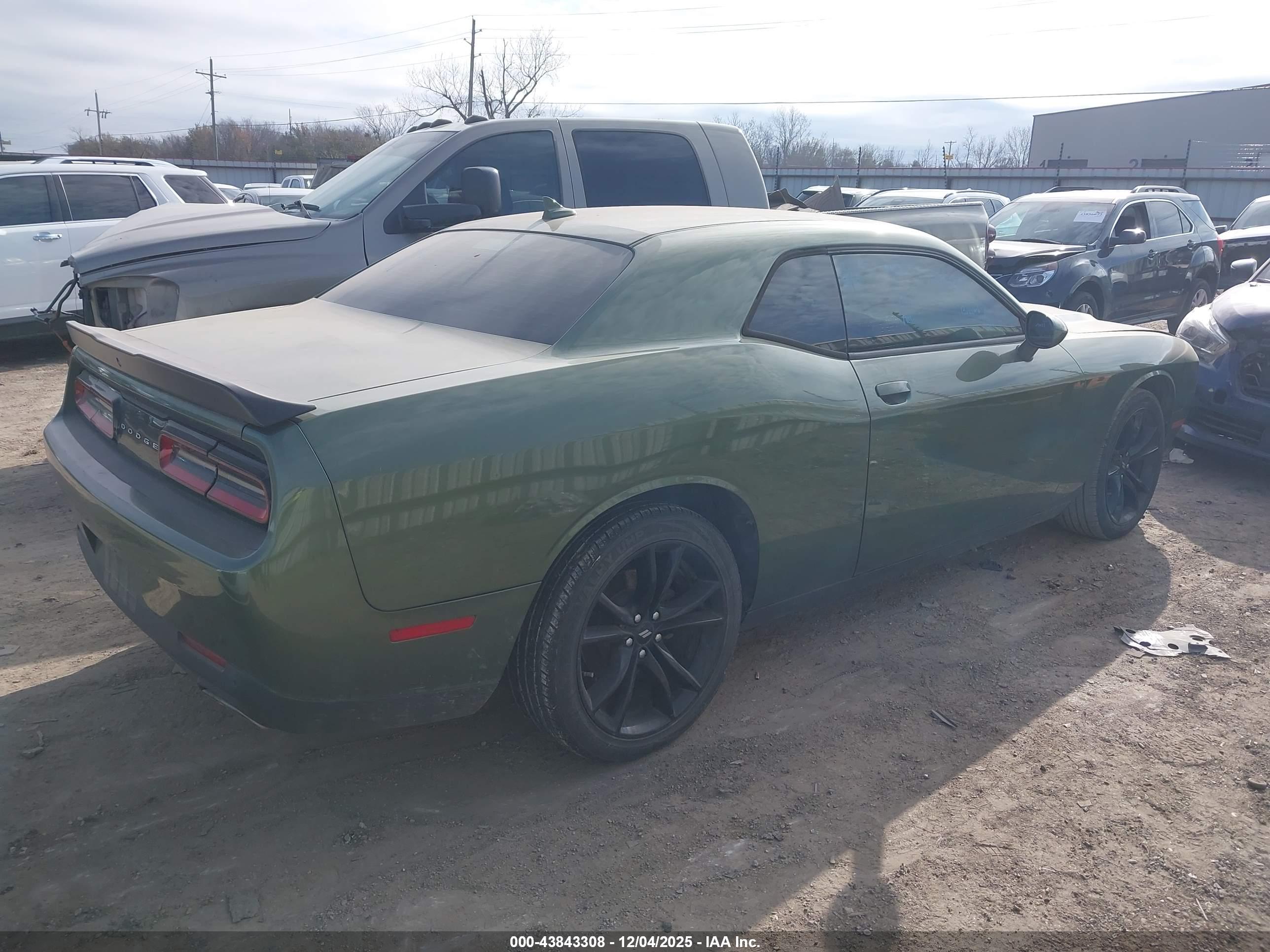 DODGE CHALLENGER image 4