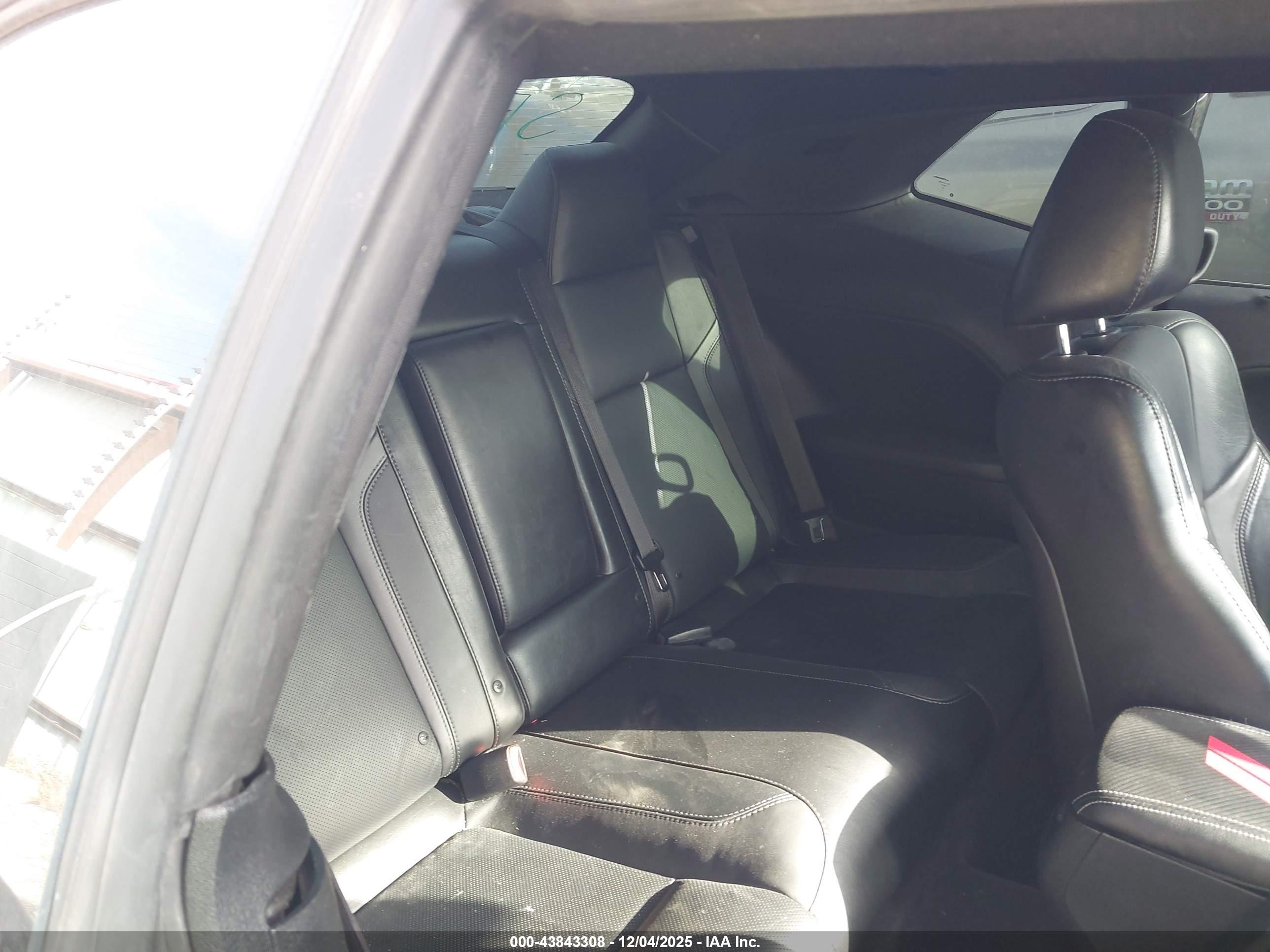 DODGE CHALLENGER image 8