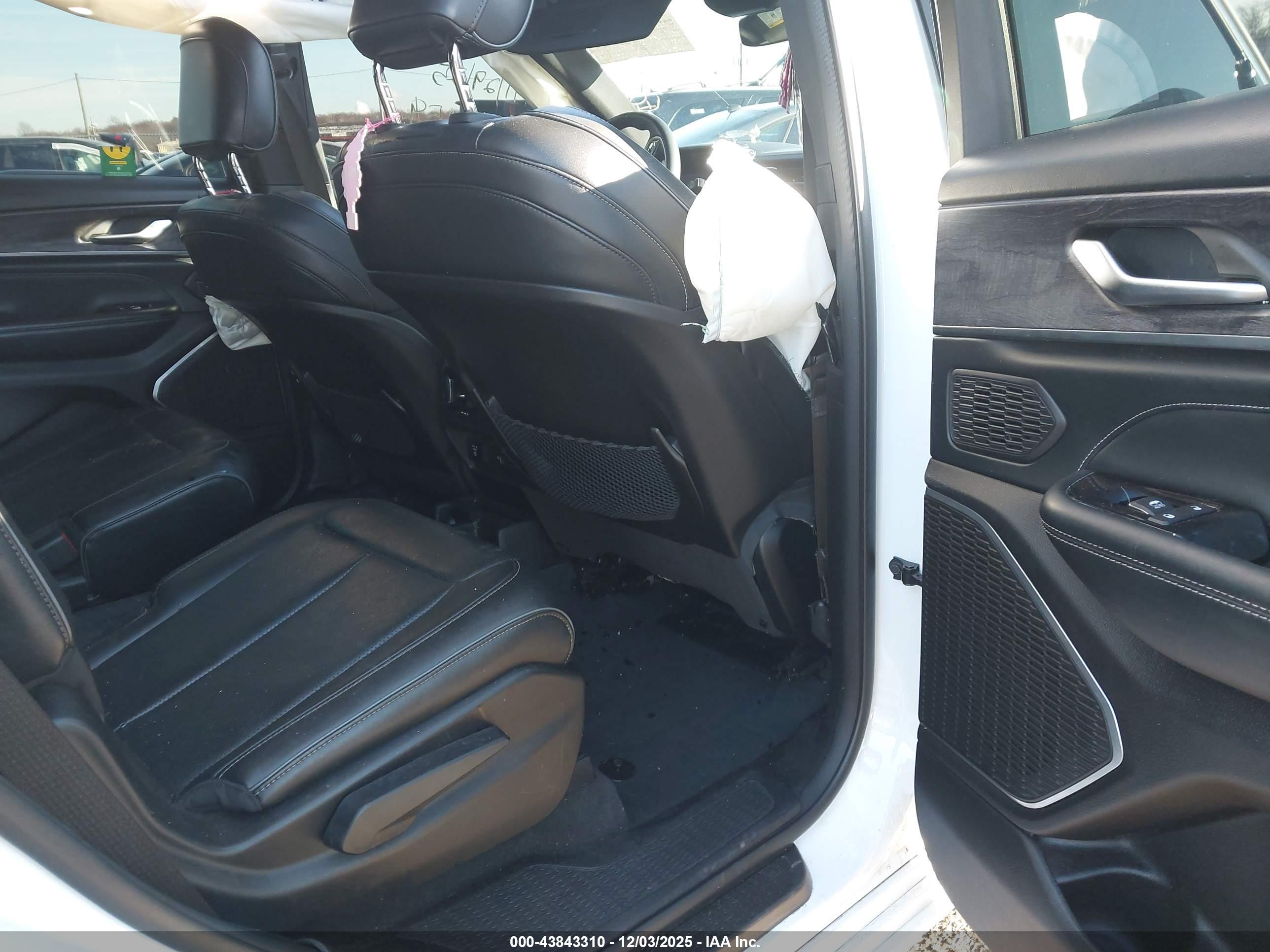 JEEP GRAND image 8