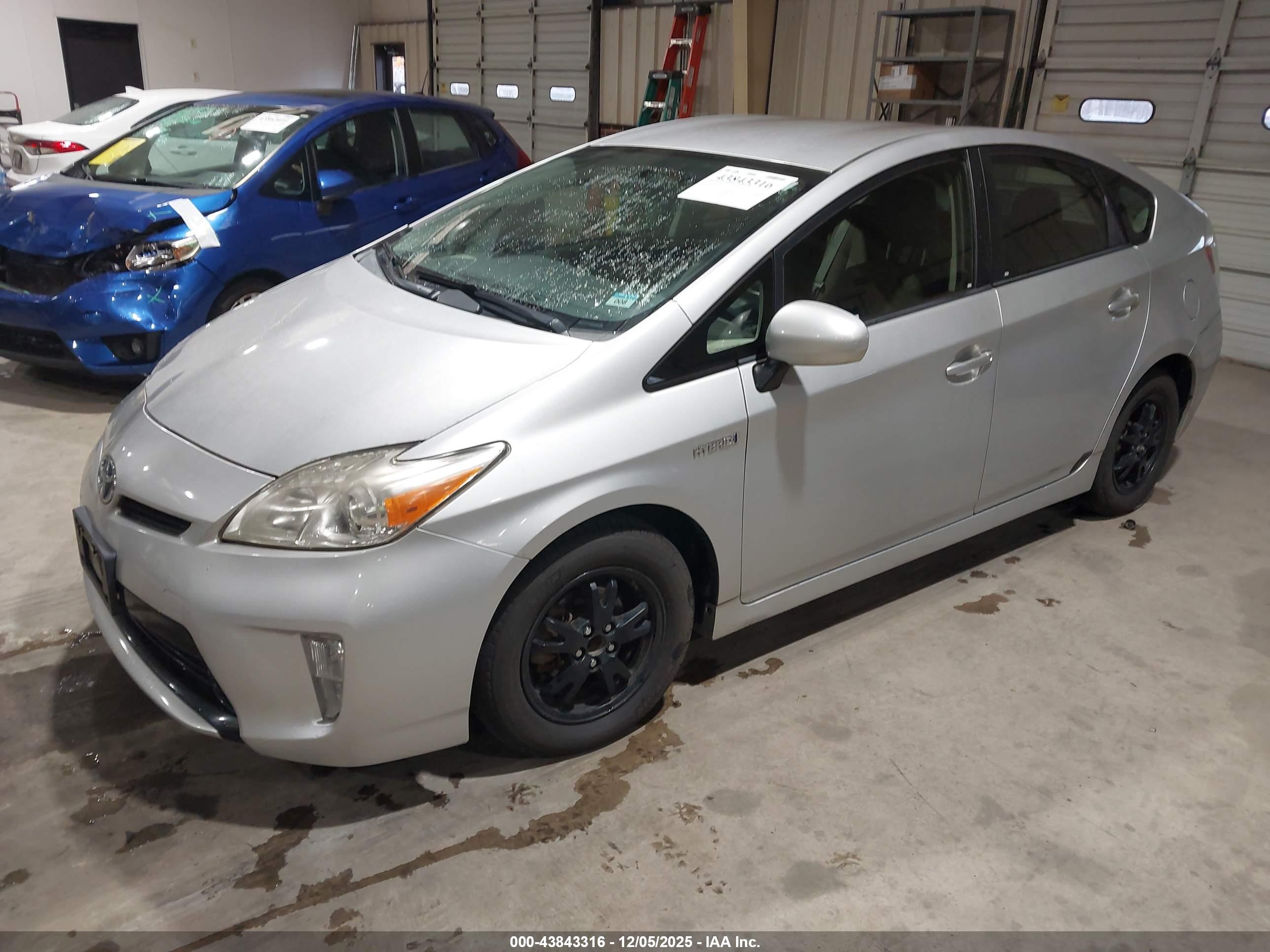 TOYOTA PRIUS image 2