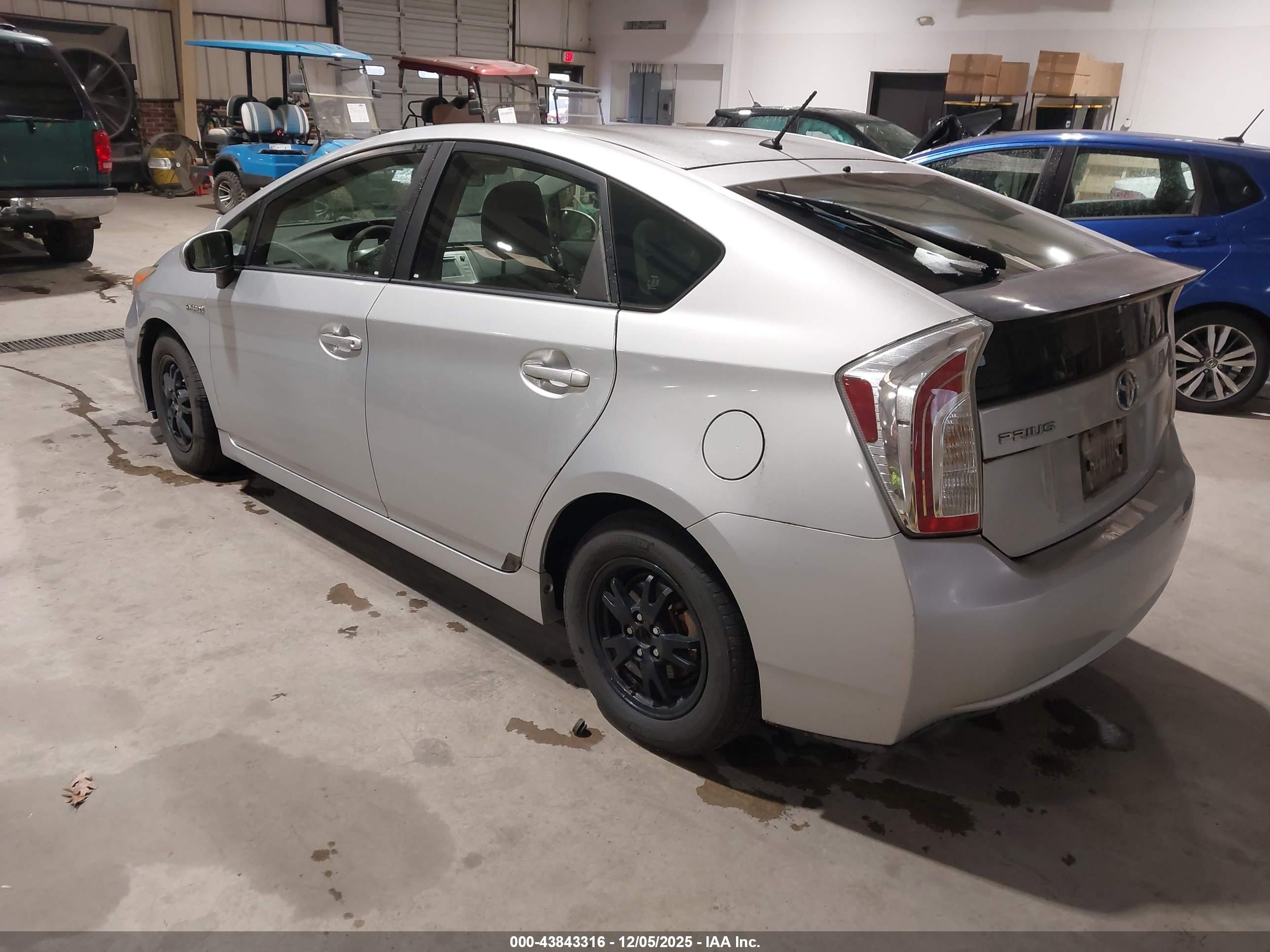TOYOTA PRIUS image 3