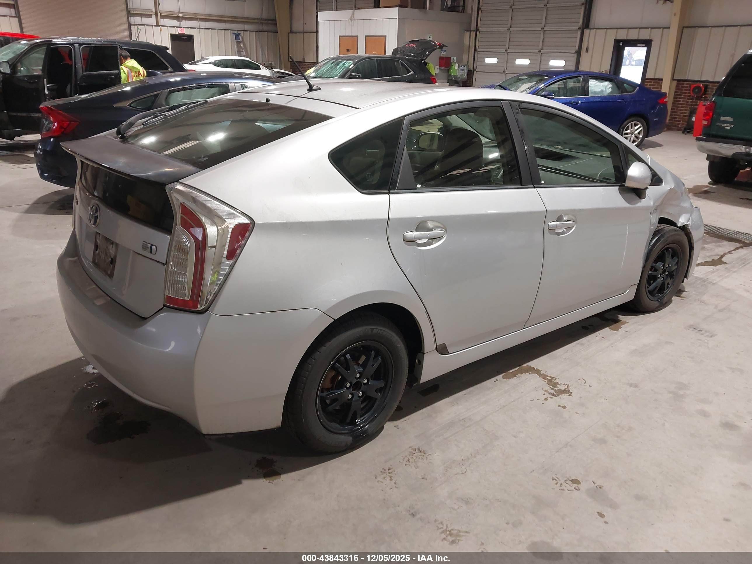 TOYOTA PRIUS image 4