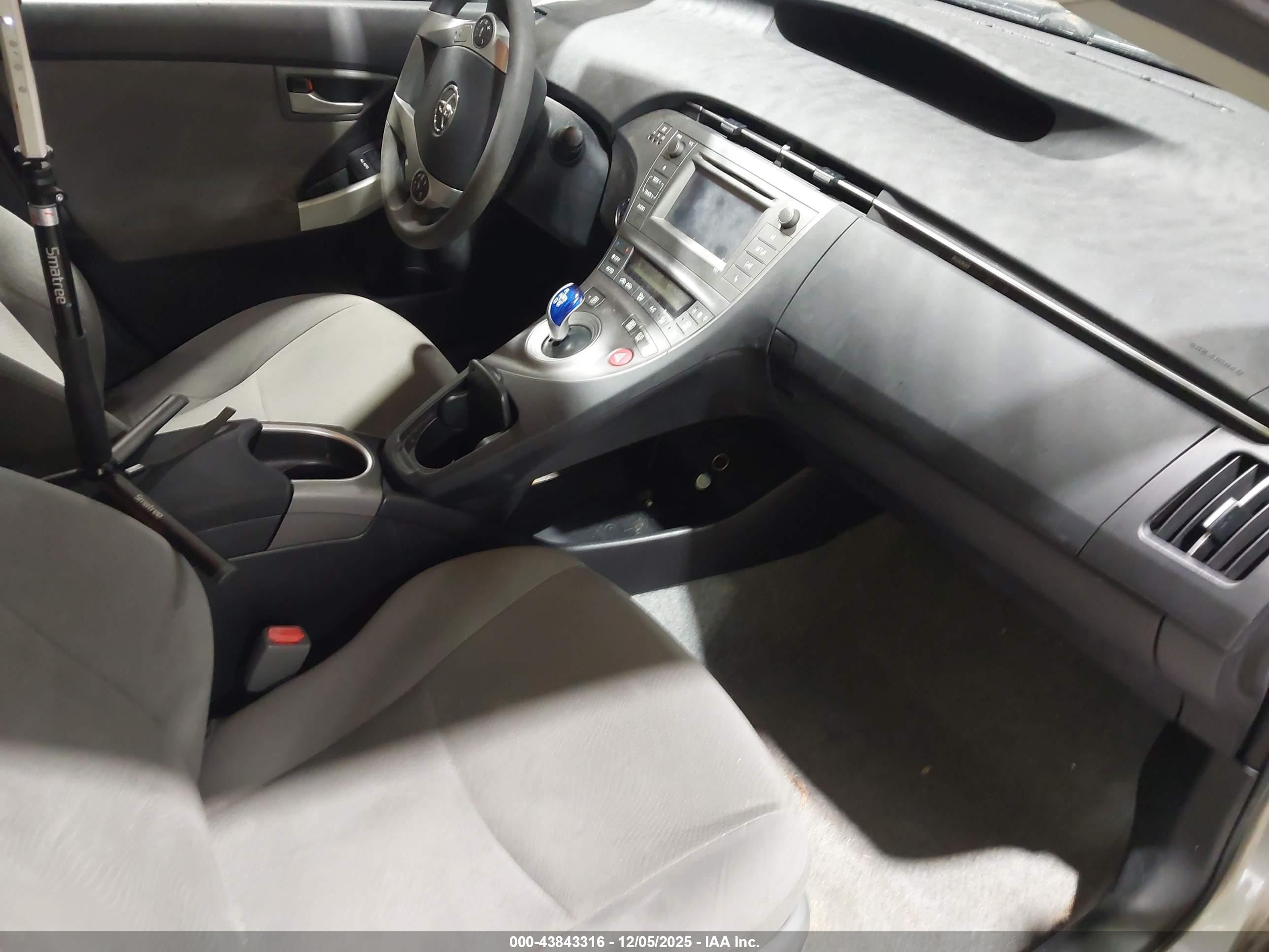 TOYOTA PRIUS image 5