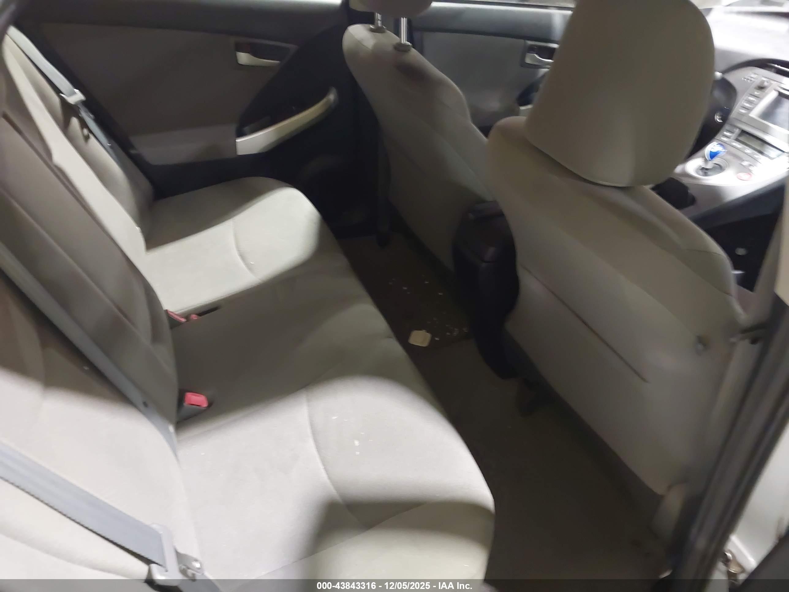 TOYOTA PRIUS image 8