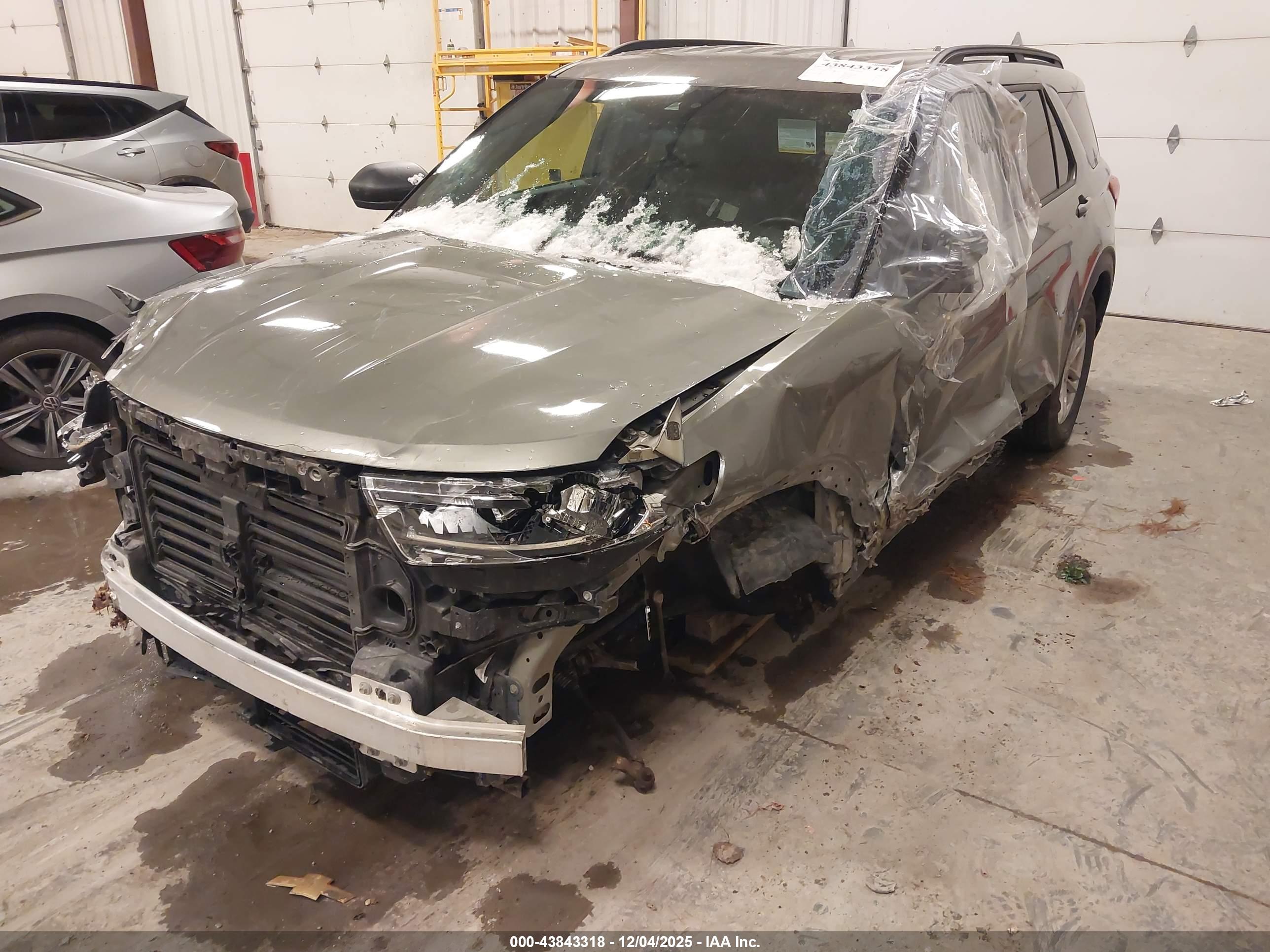 FORD EXPLORER image 2