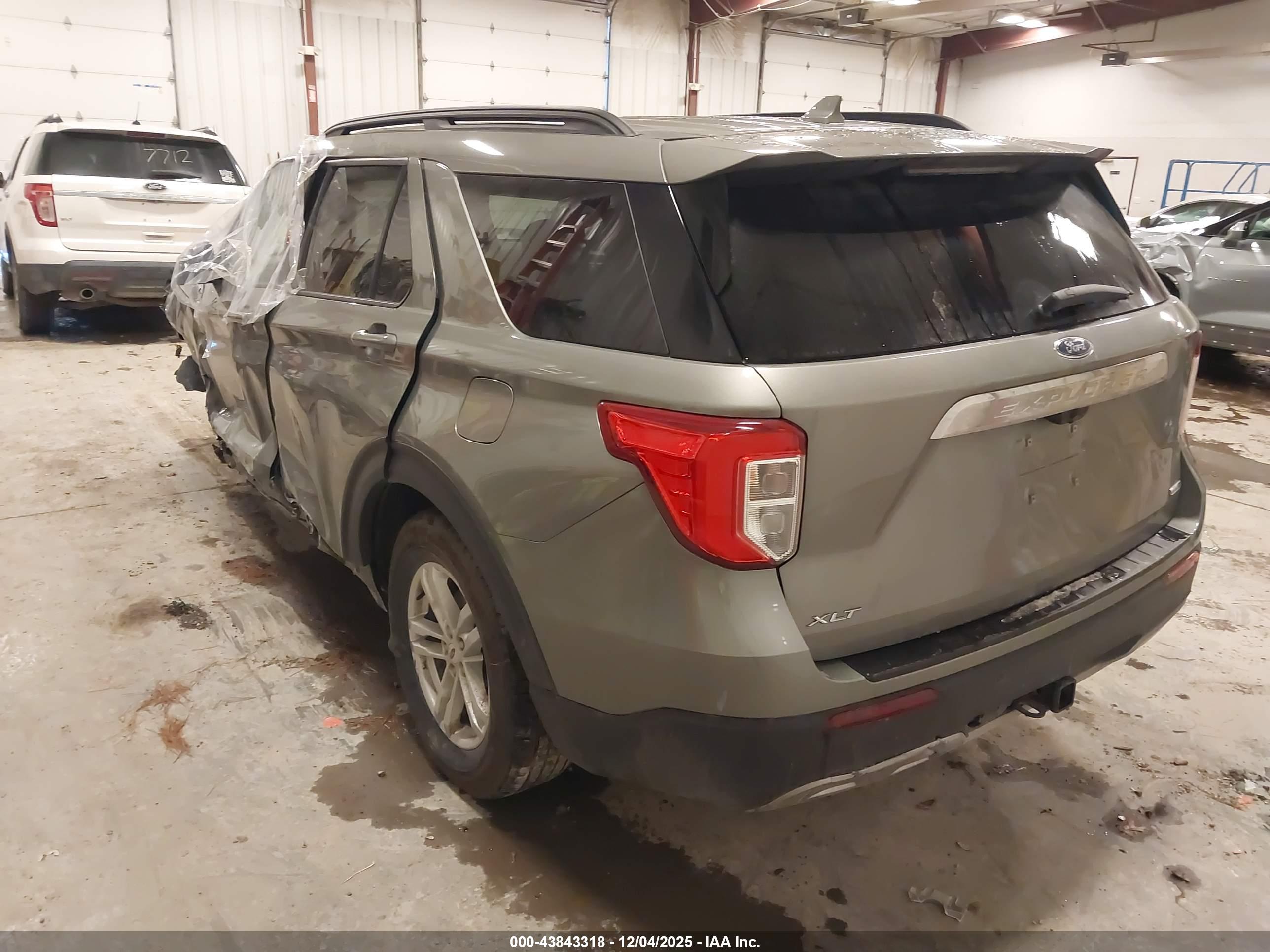 FORD EXPLORER image 3