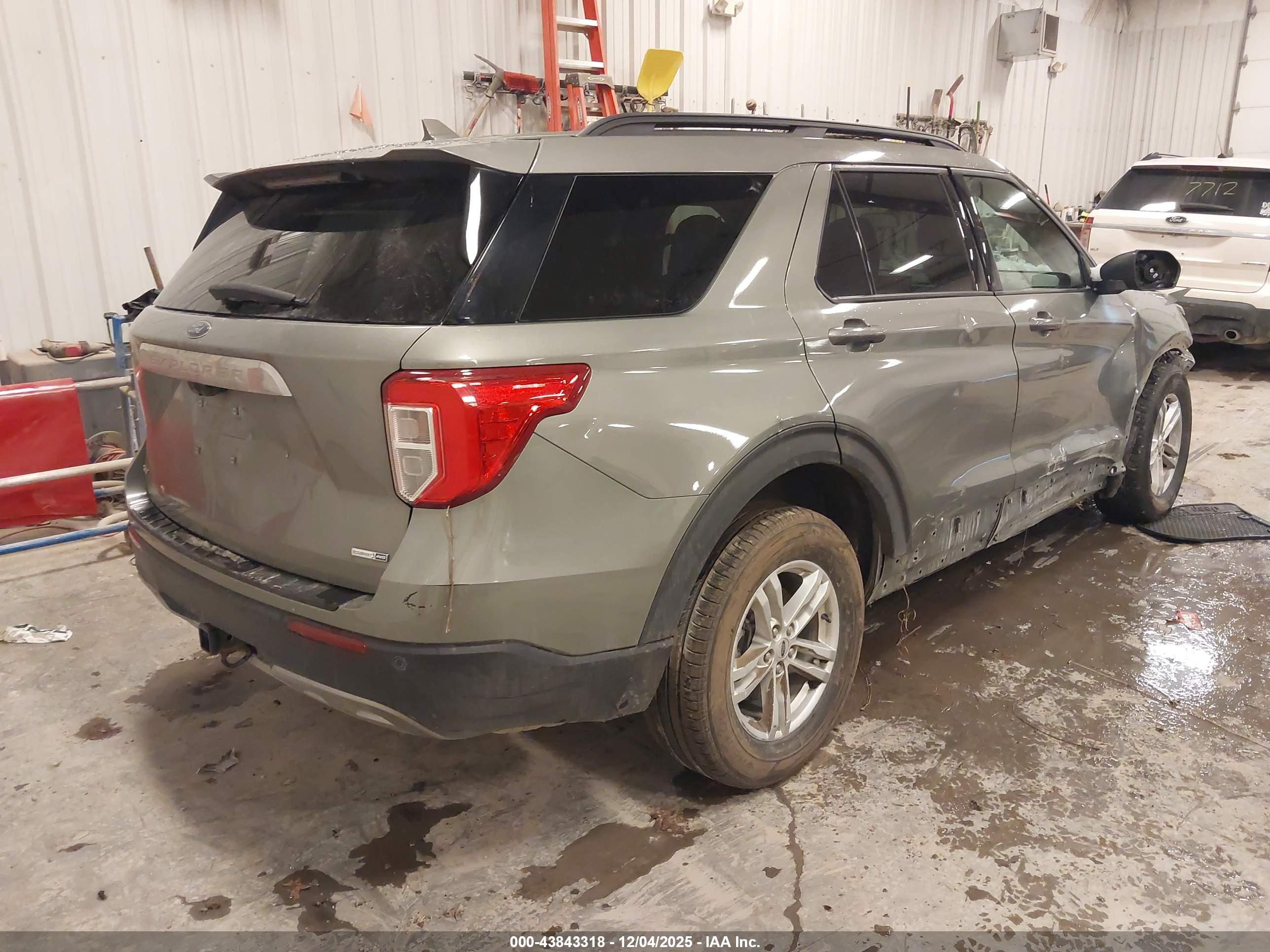 FORD EXPLORER image 4