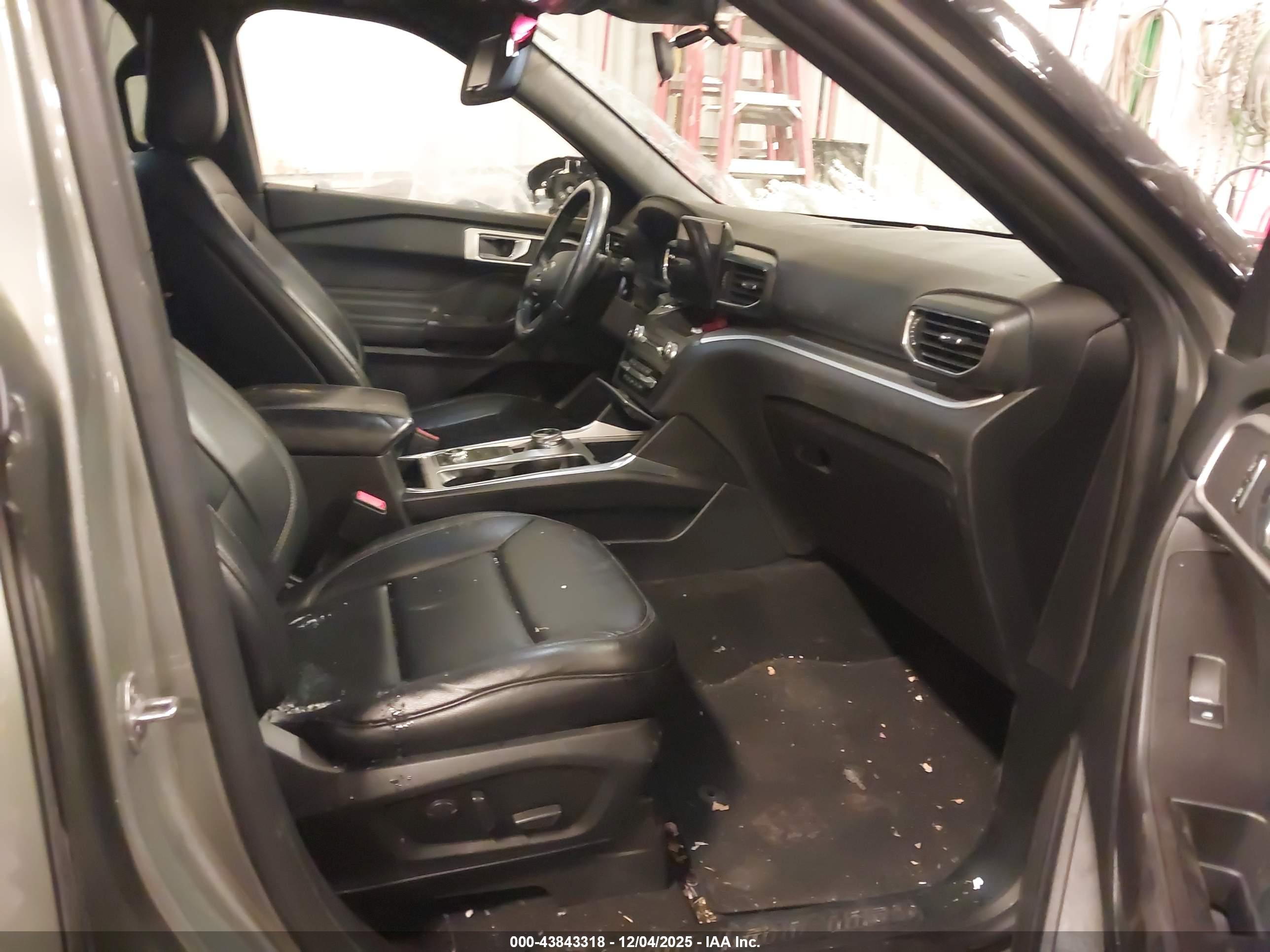 FORD EXPLORER image 5