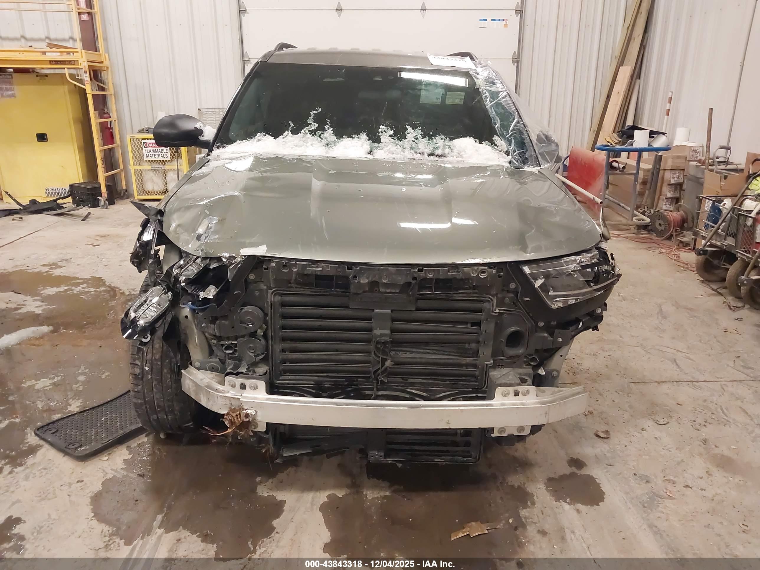 FORD EXPLORER image 6