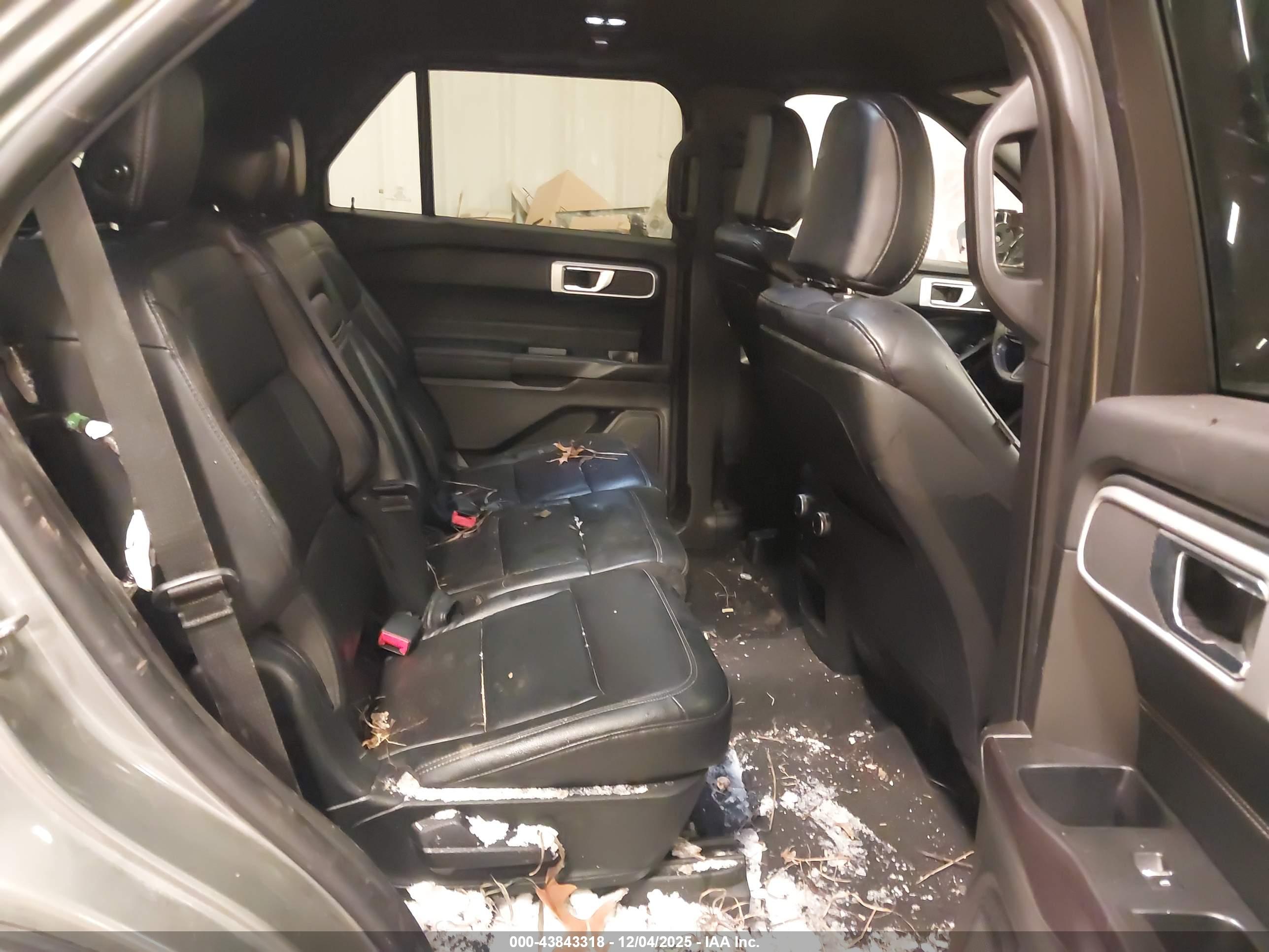 FORD EXPLORER image 8