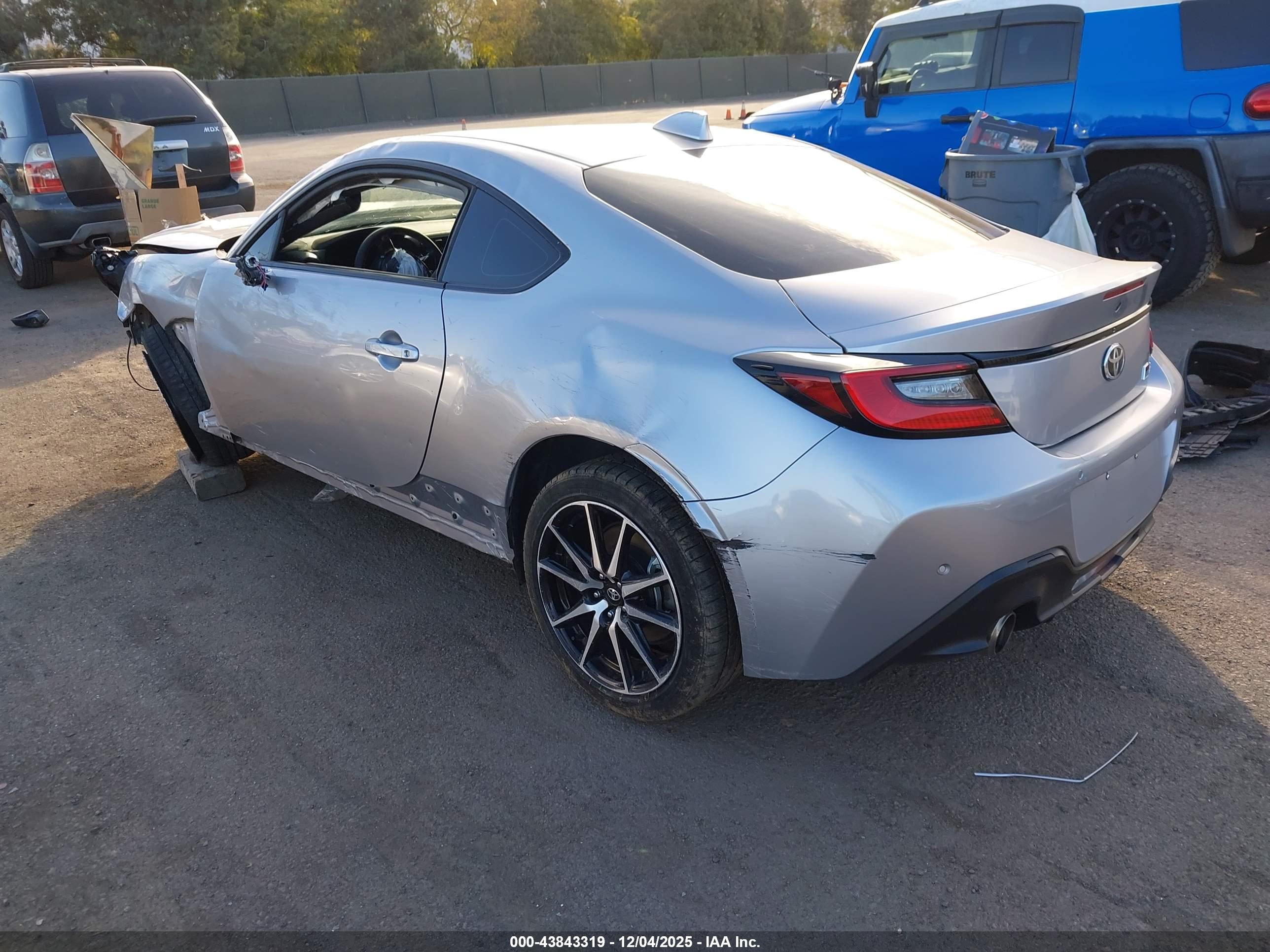 TOYOTA GR86 image 3