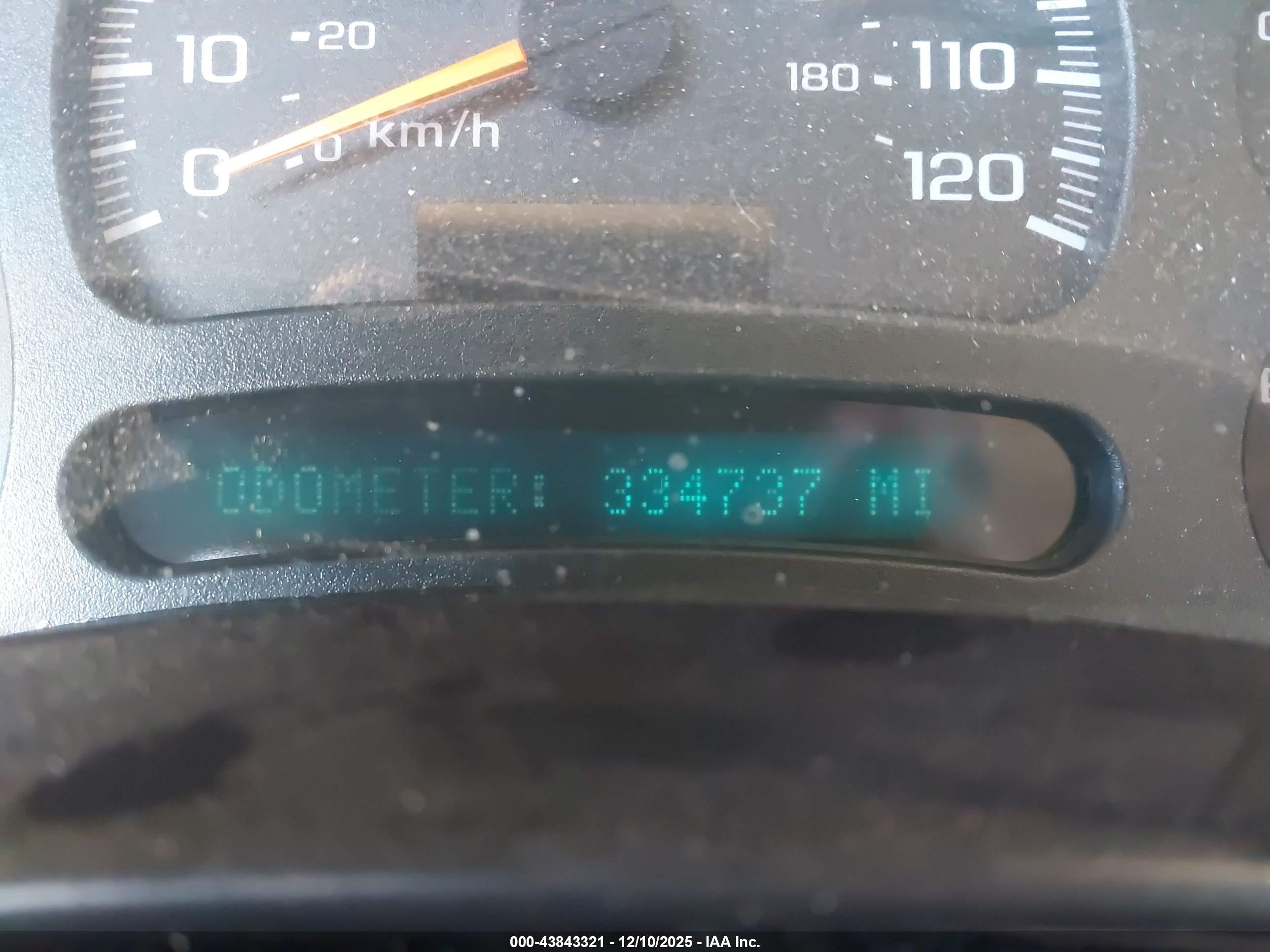 CHEVROLET SILVERADO image 7