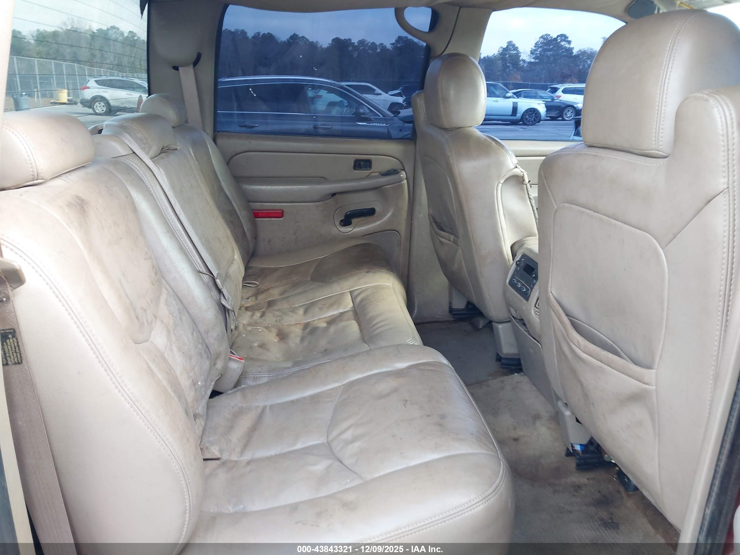 CHEVROLET SILVERADO image 8