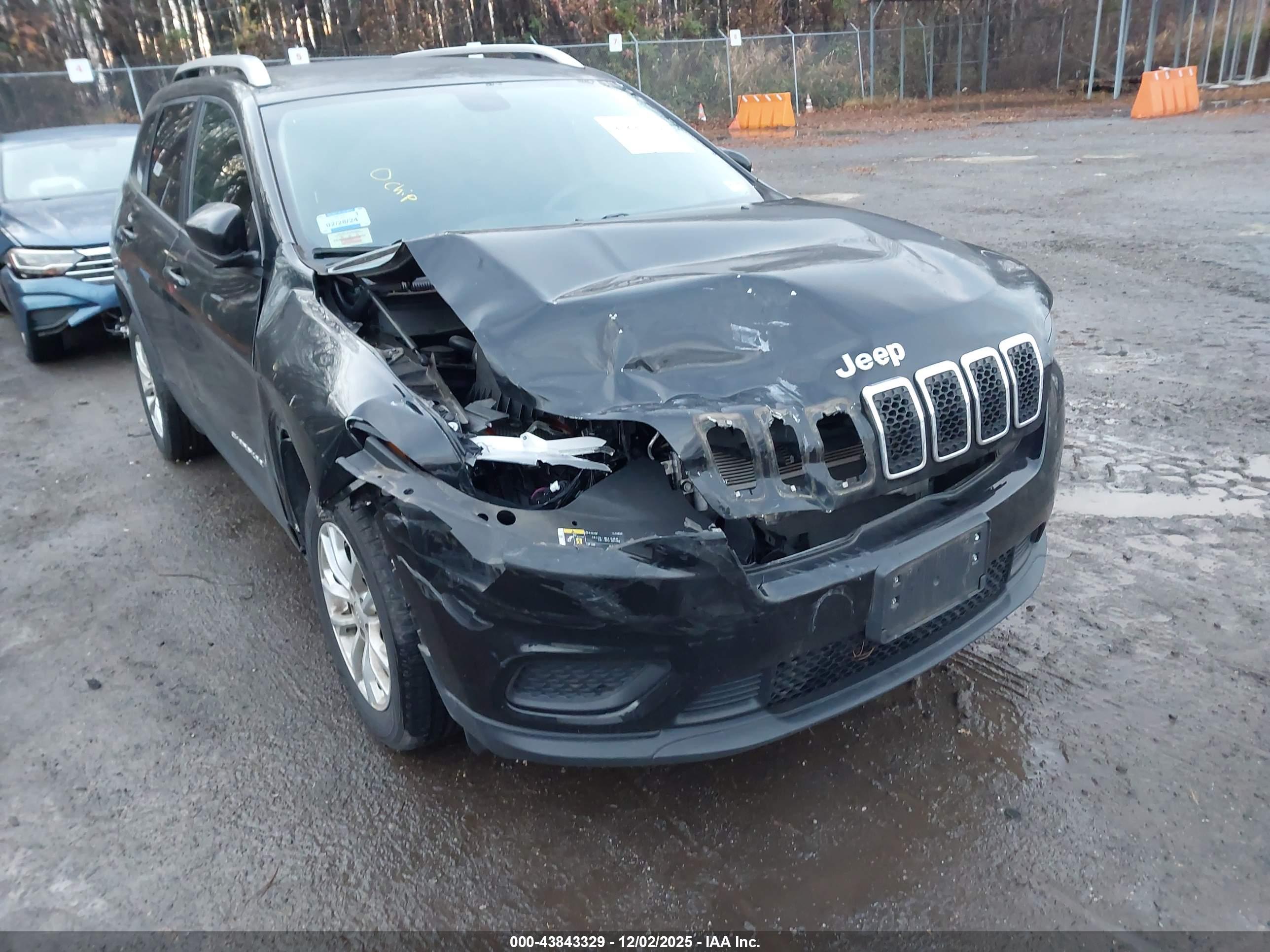 JEEP CHEROKEE image 6