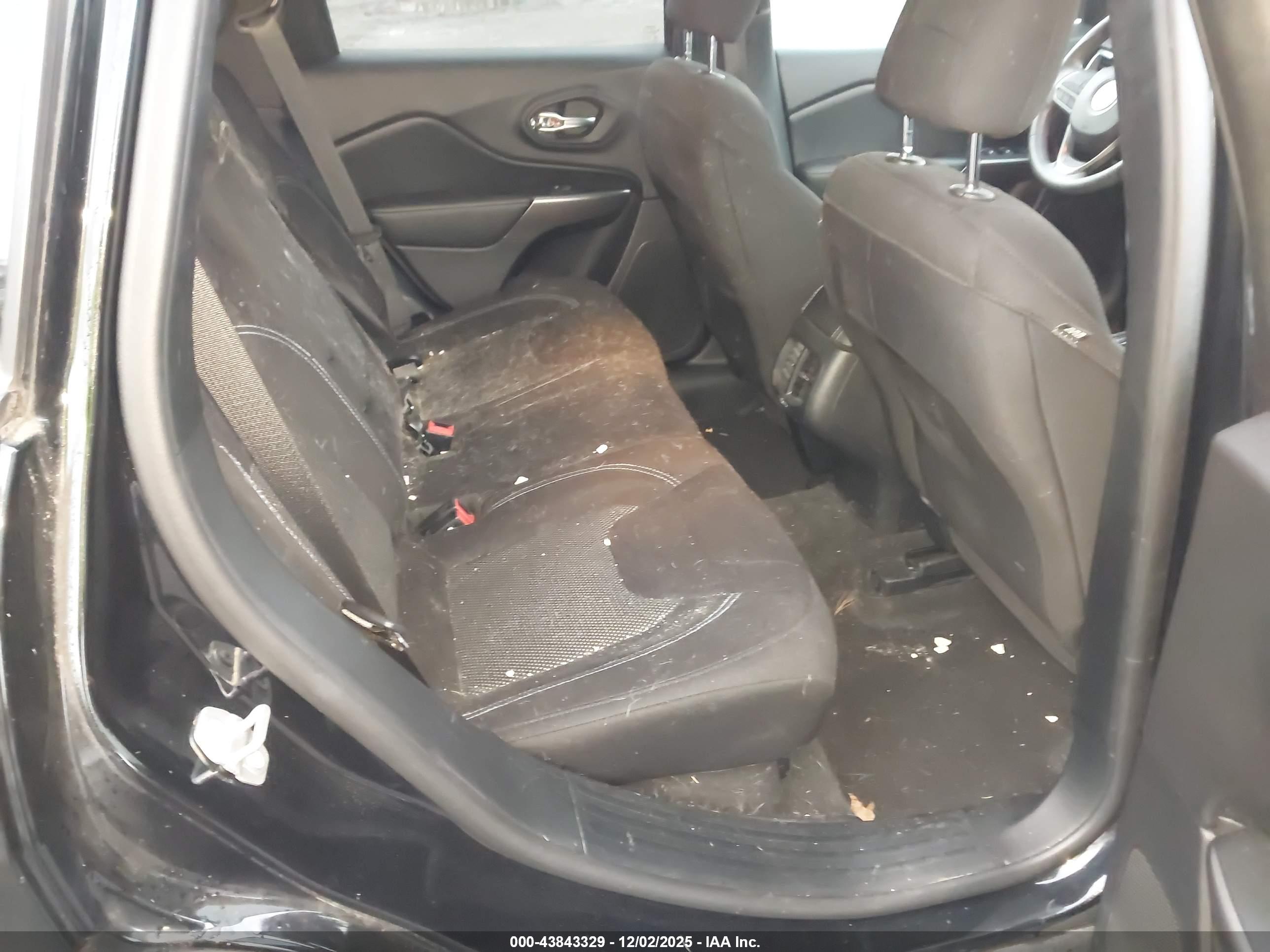 JEEP CHEROKEE image 8