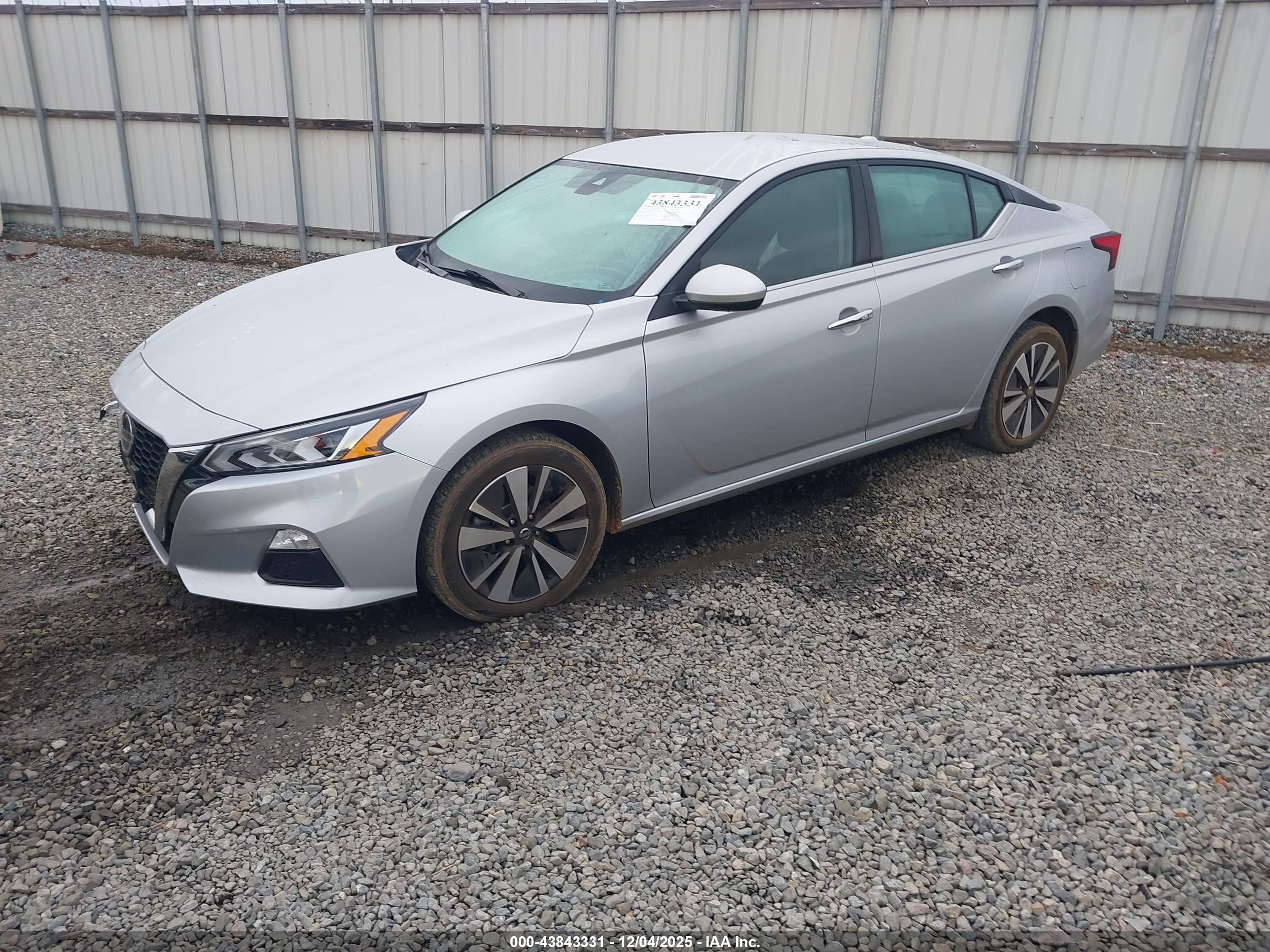 NISSAN ALTIMA image 2
