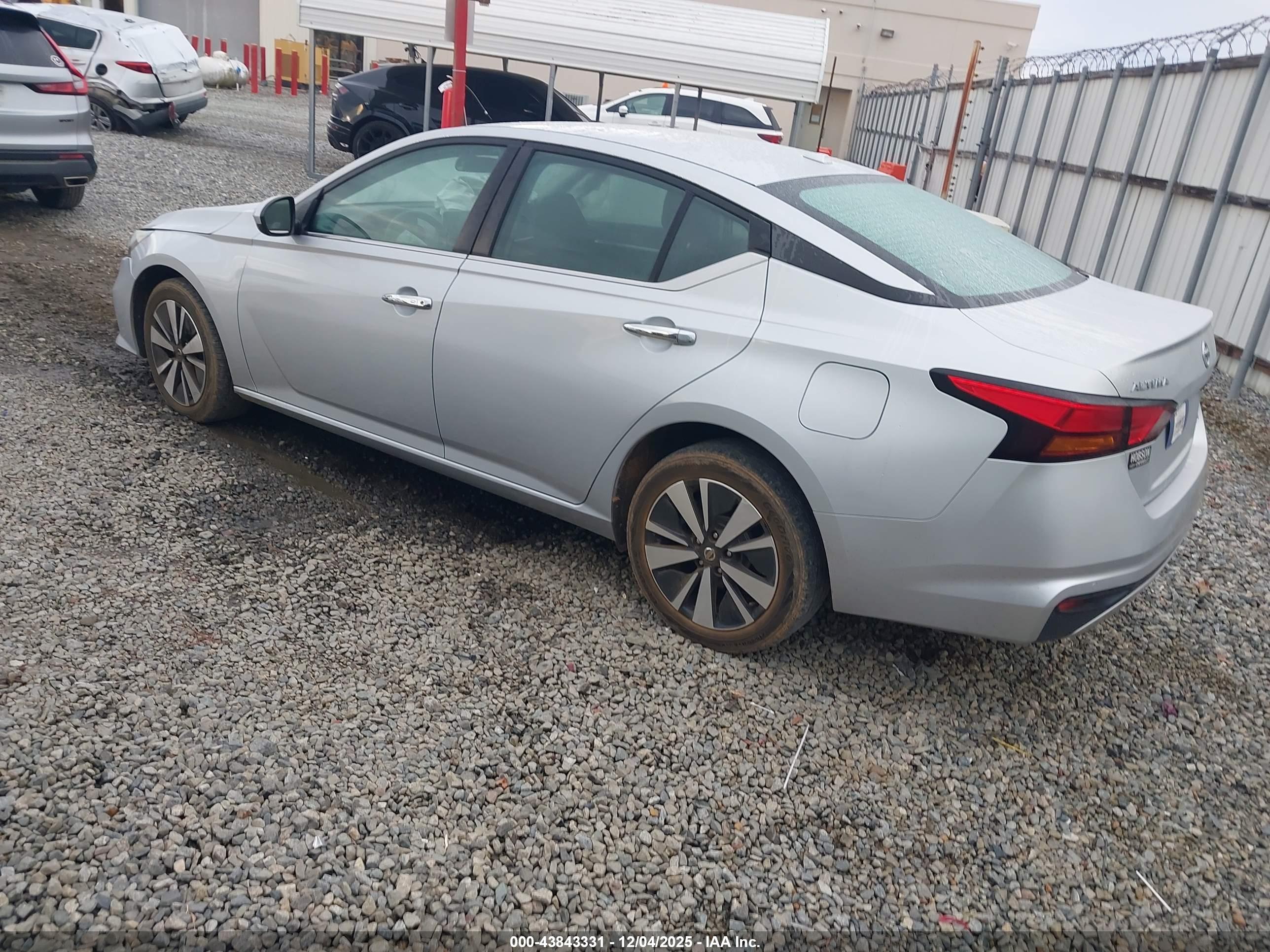 NISSAN ALTIMA image 3
