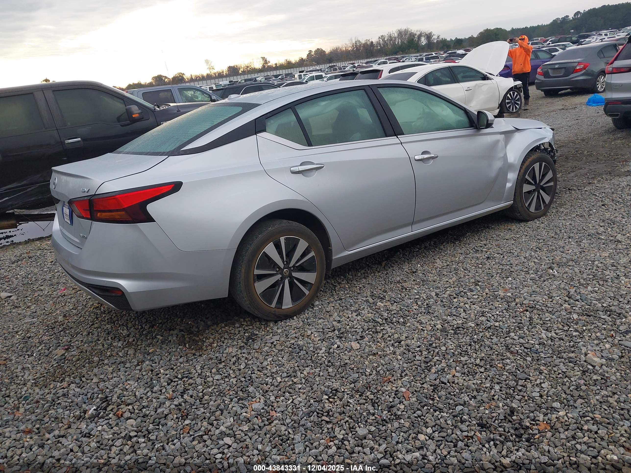 NISSAN ALTIMA image 4