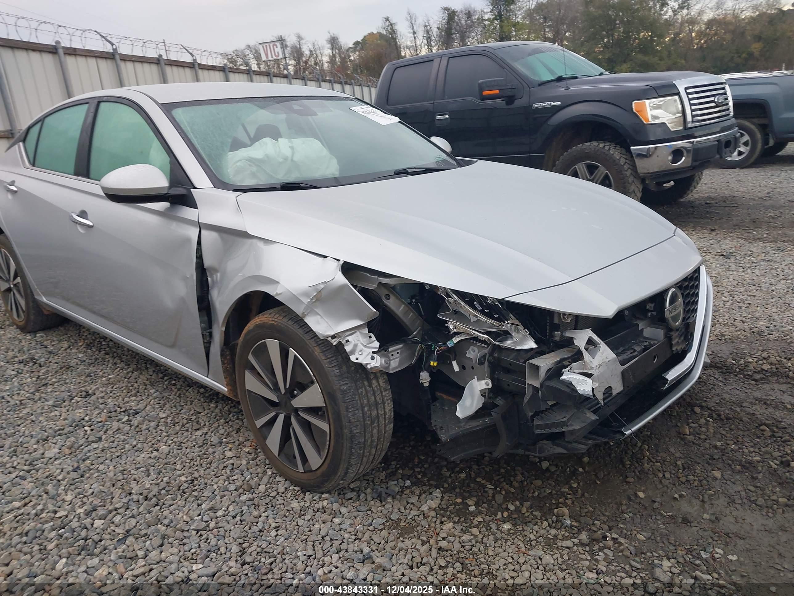 NISSAN ALTIMA image 6