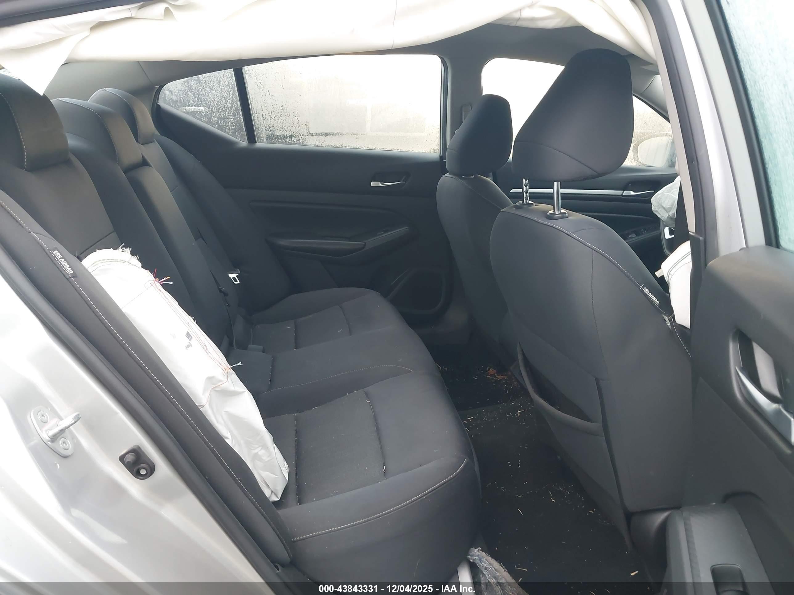 NISSAN ALTIMA image 8
