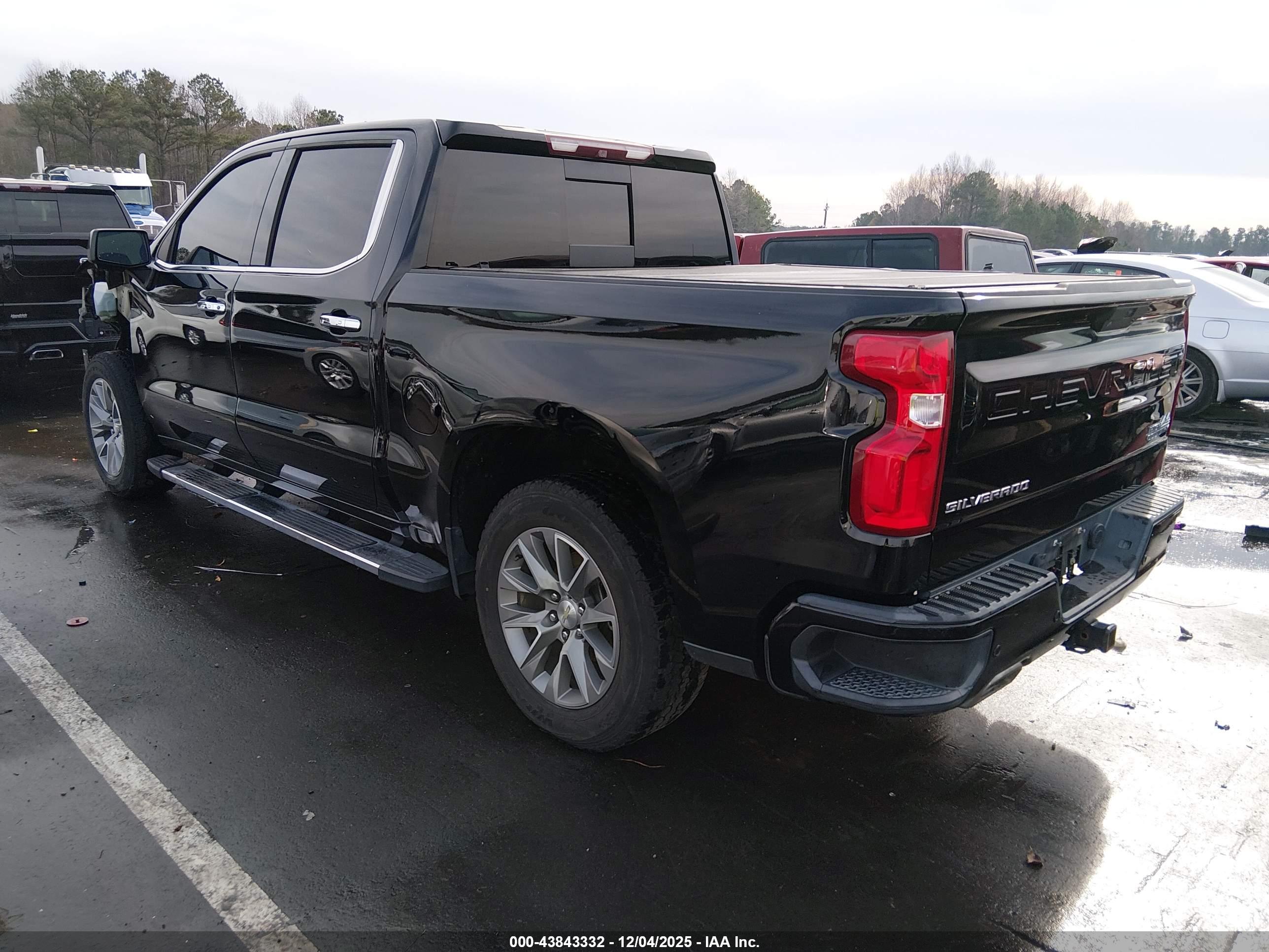 CHEVROLET SILVERADO image 3