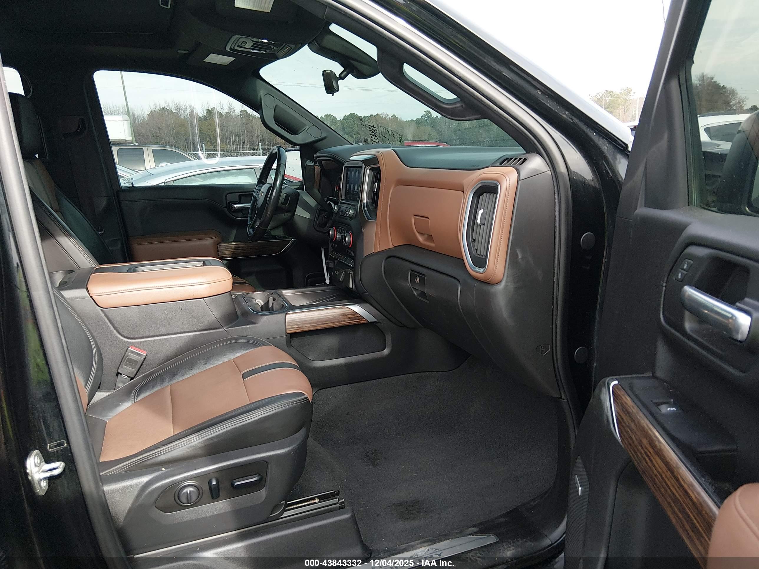 CHEVROLET SILVERADO image 5