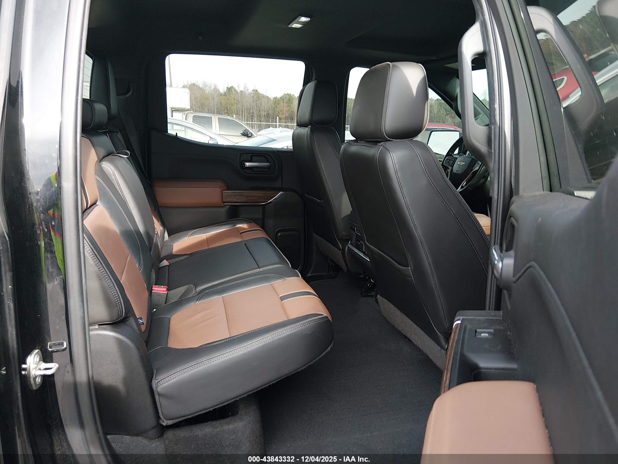 CHEVROLET SILVERADO image 8