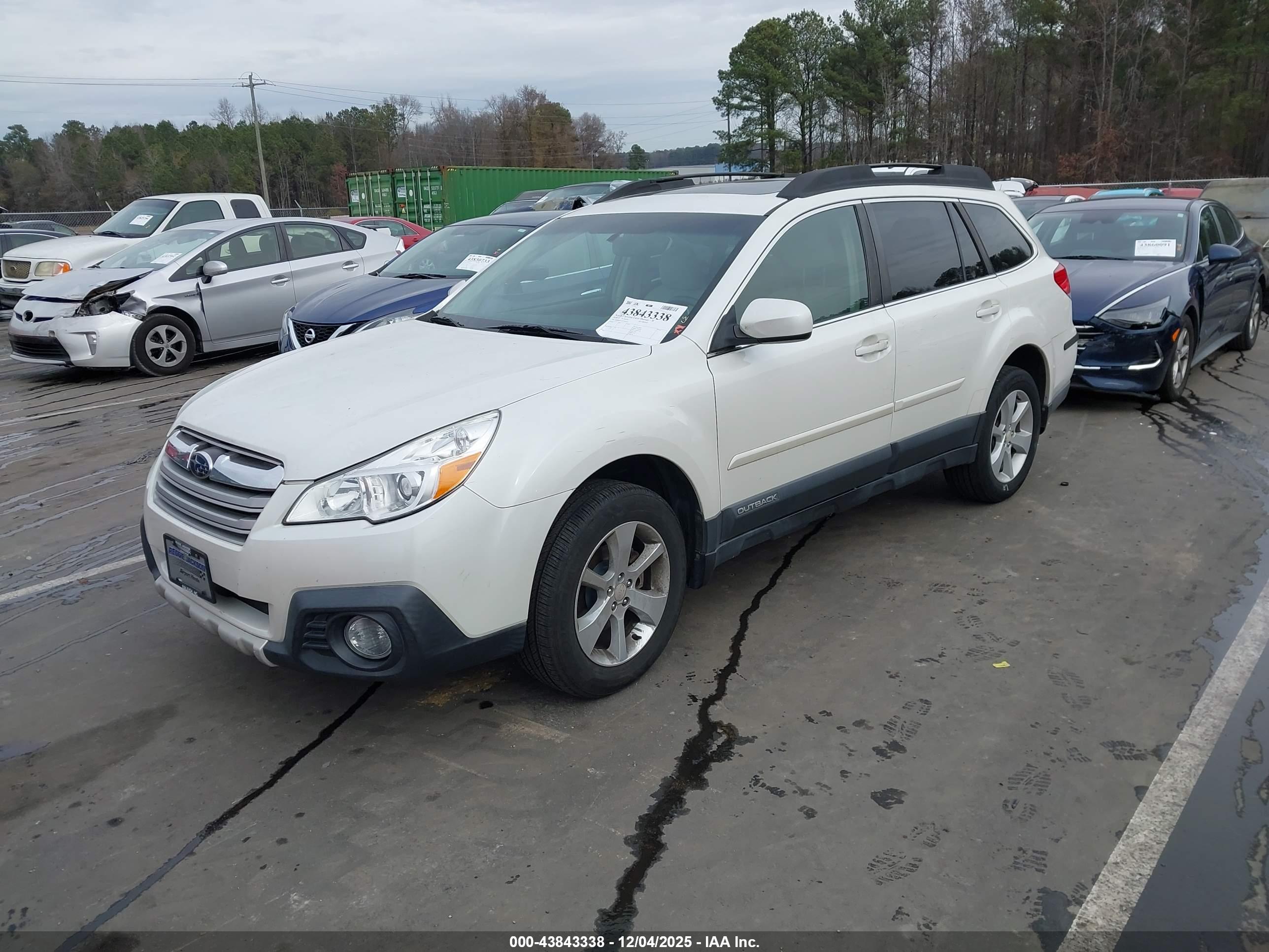 SUBARU OUTBACK image 2