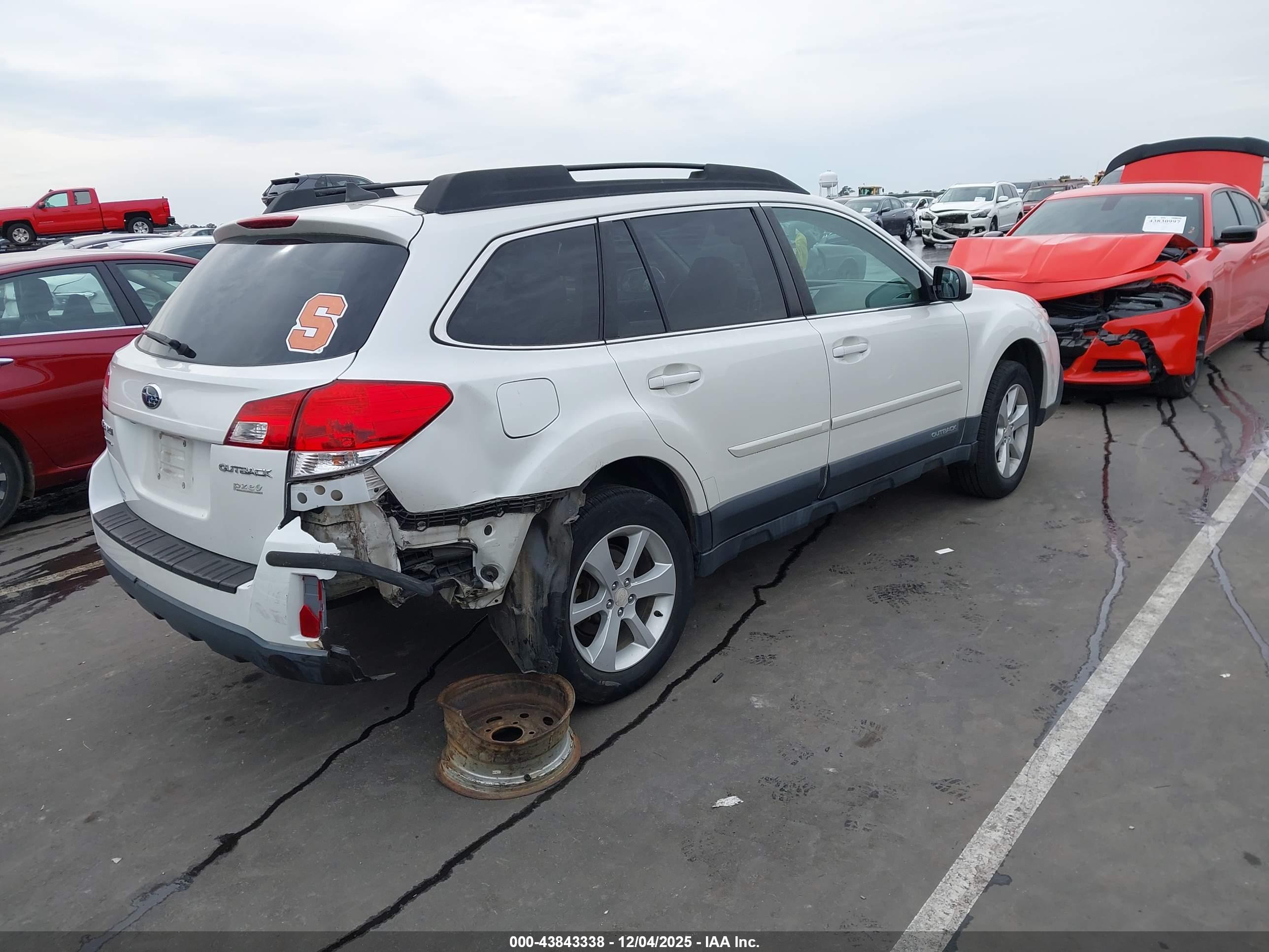 SUBARU OUTBACK image 4