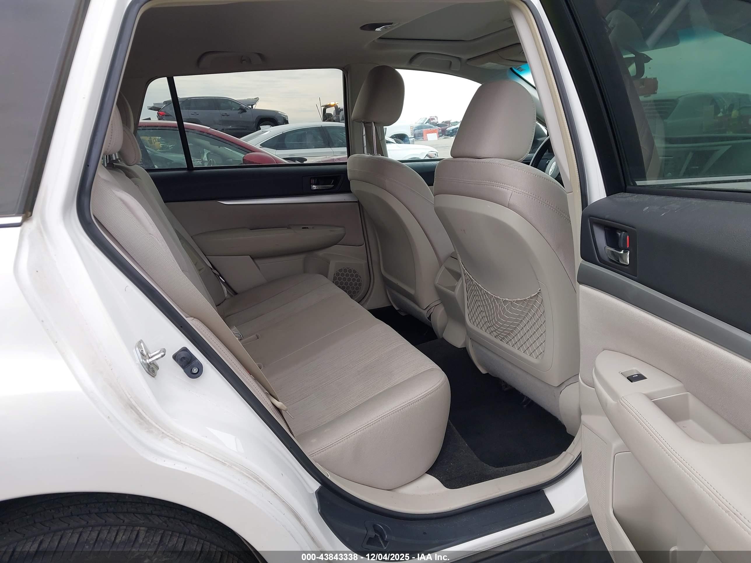 SUBARU OUTBACK image 8