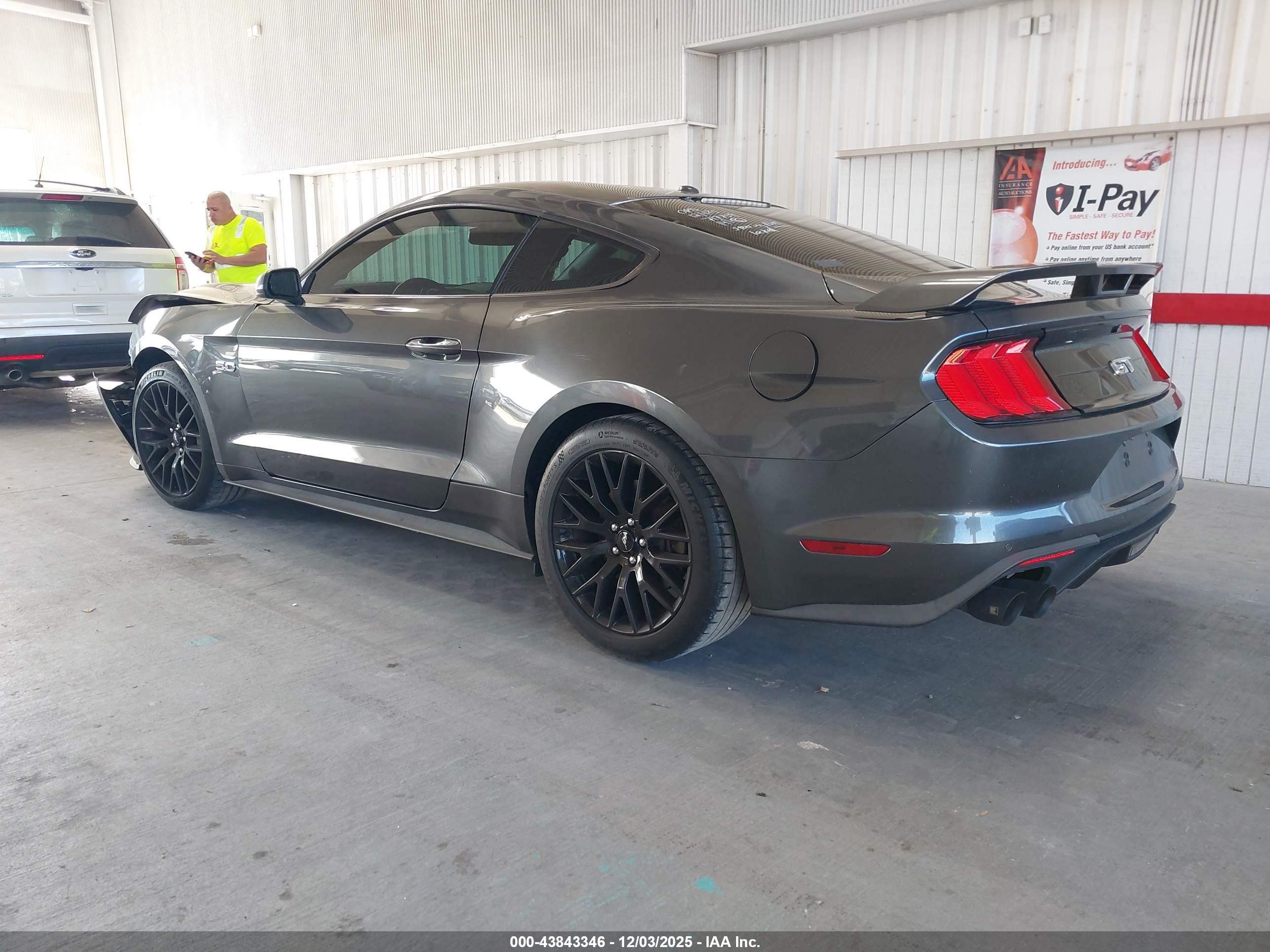 FORD MUSTANG image 3