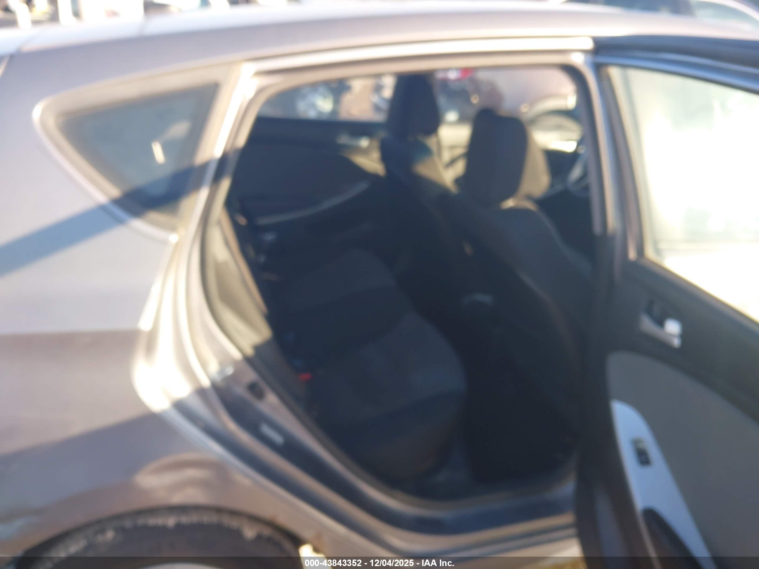 HYUNDAI ACCENT image 8