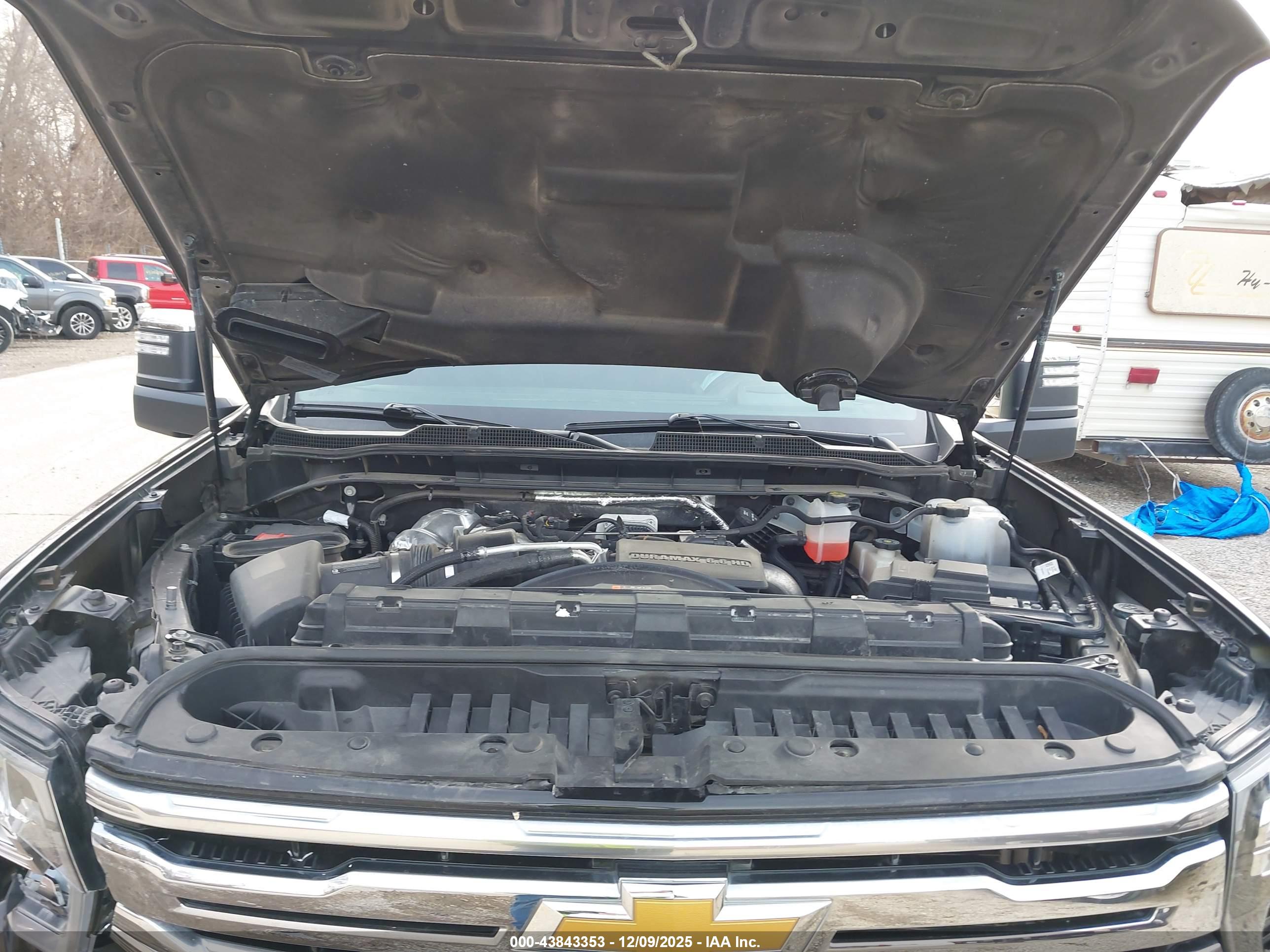 CHEVROLET SILVERADO image 10