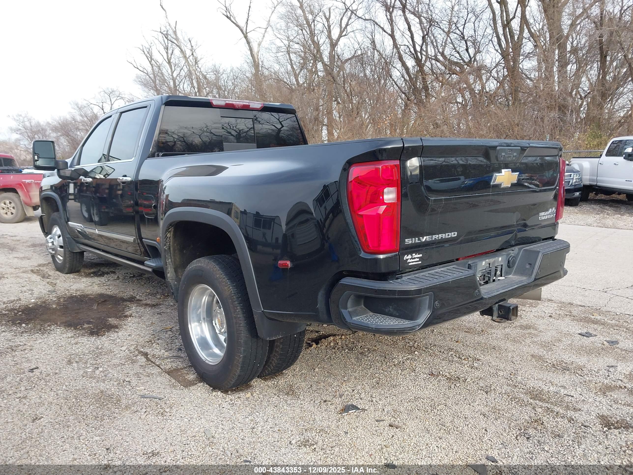CHEVROLET SILVERADO image 3
