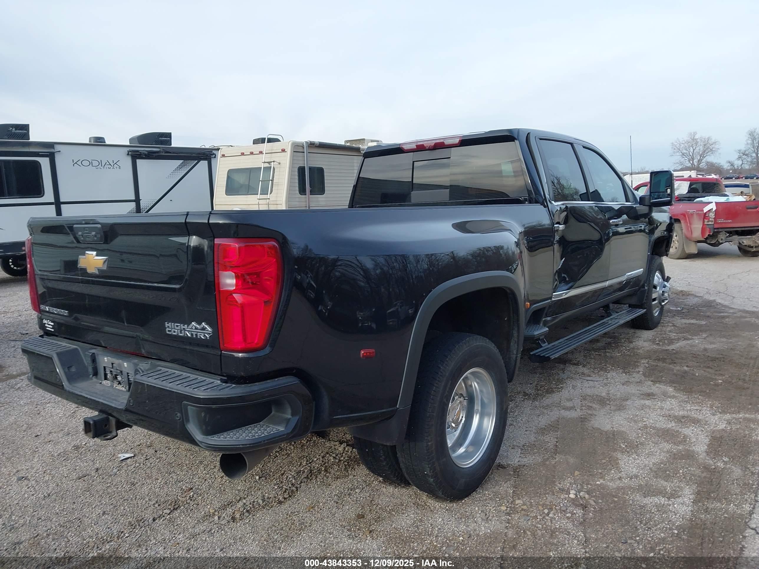 CHEVROLET SILVERADO image 4