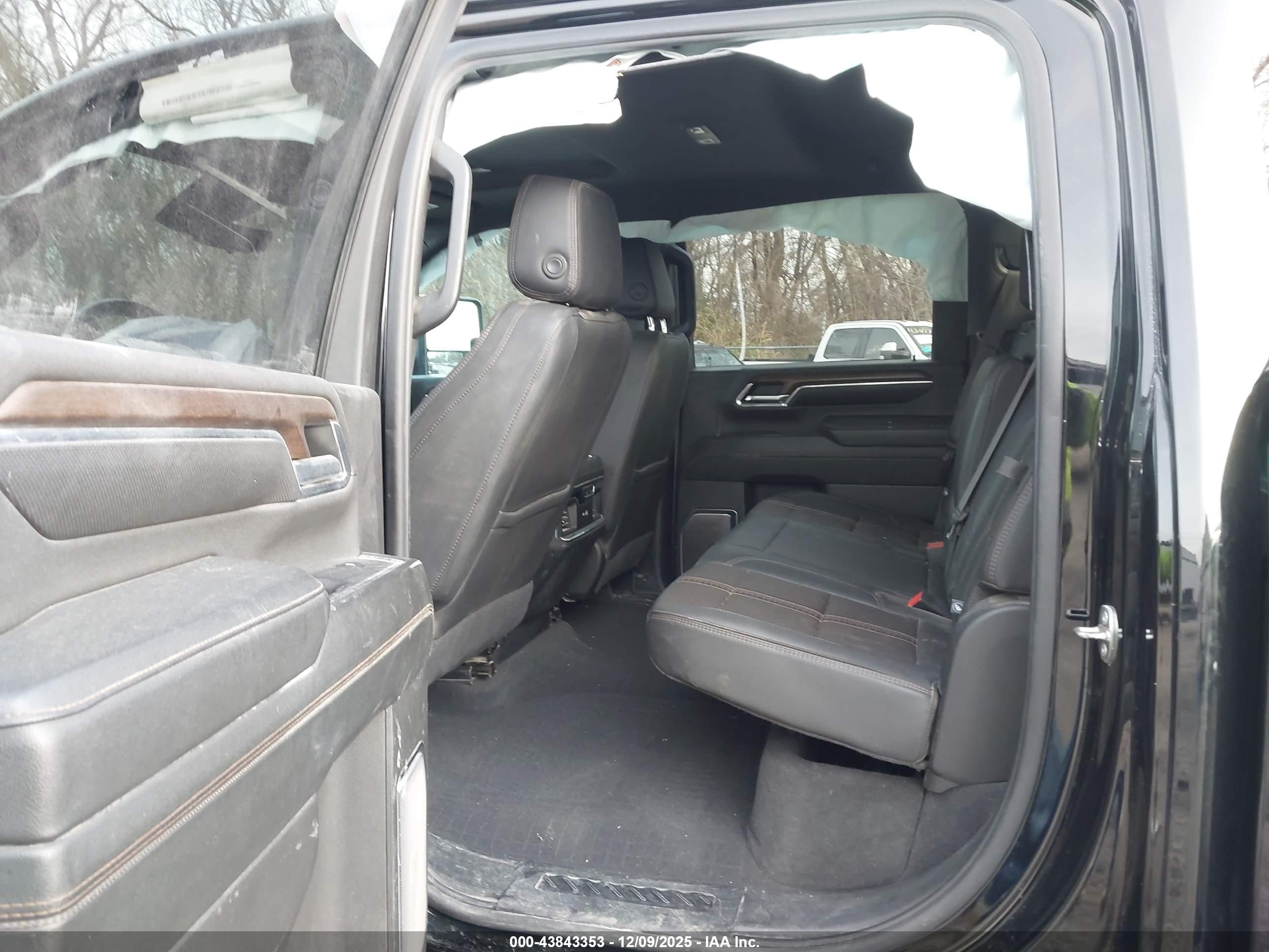 CHEVROLET SILVERADO image 7