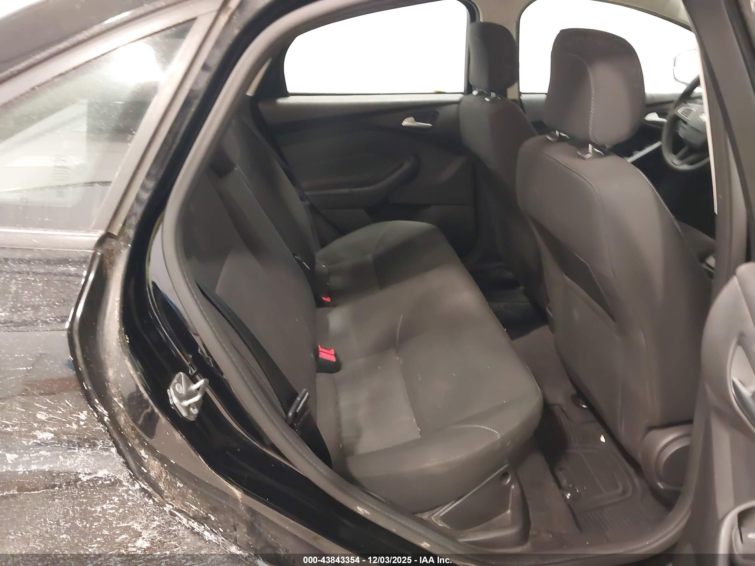 FORD FOCUS image 8