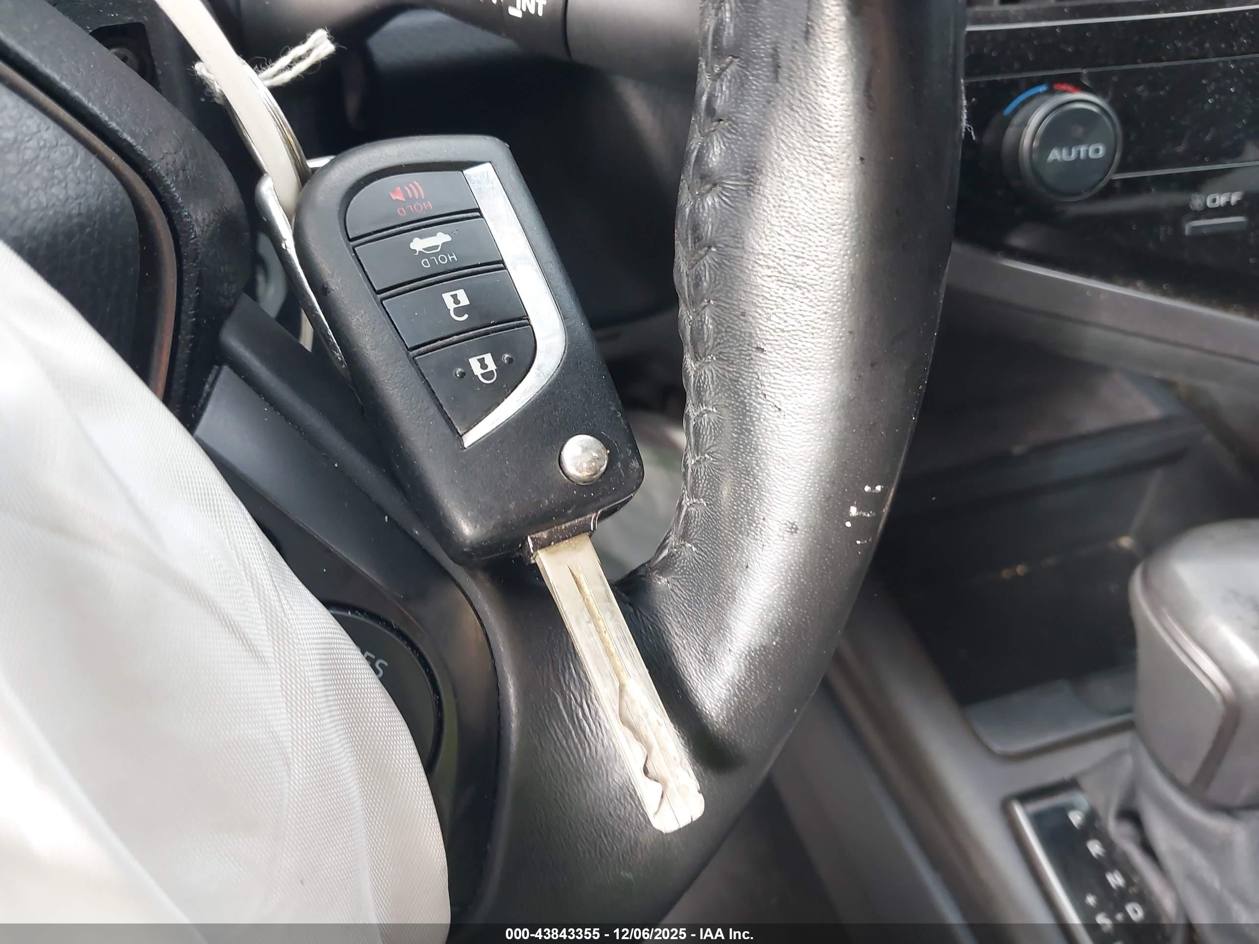 TOYOTA CAMRY image 11
