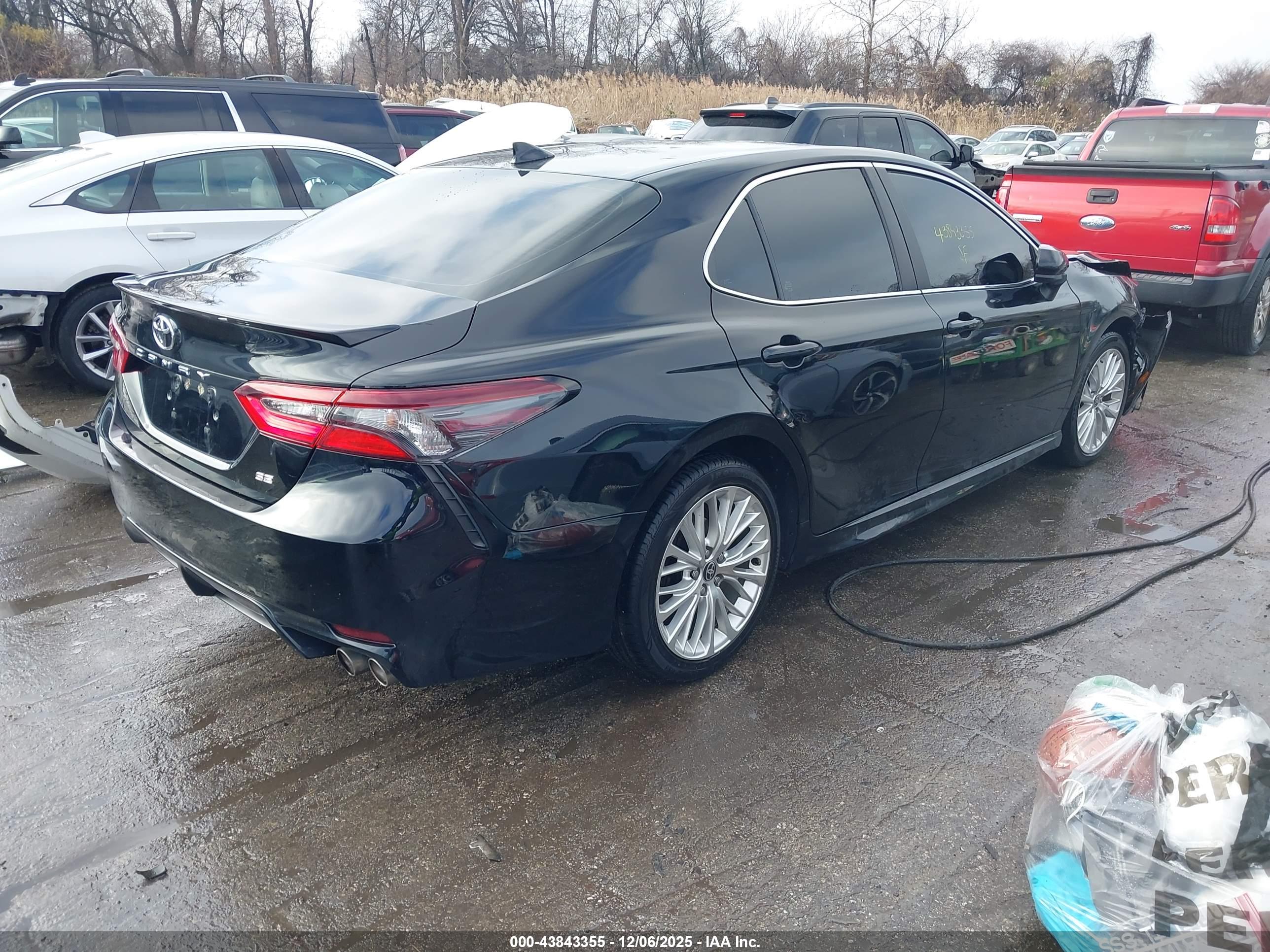 TOYOTA CAMRY image 4