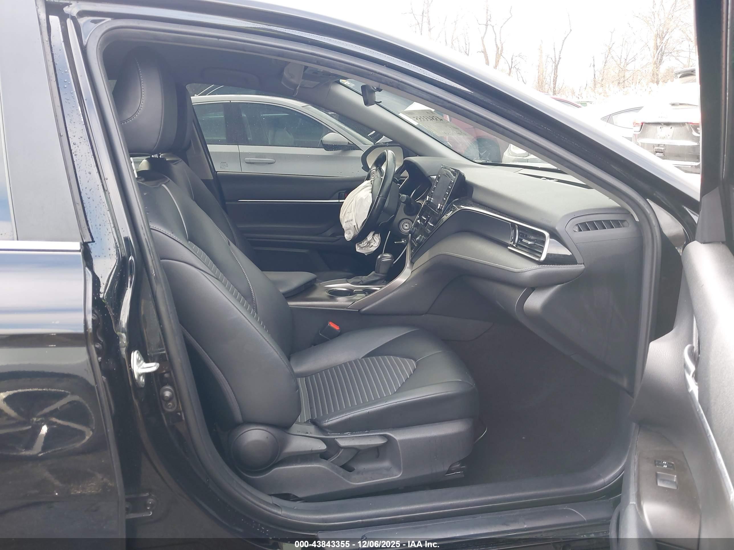 TOYOTA CAMRY image 5
