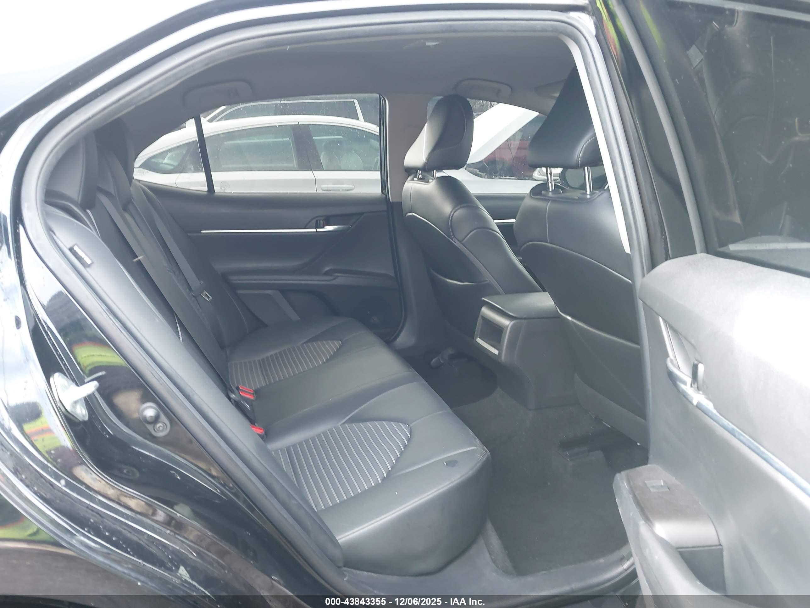 TOYOTA CAMRY image 8