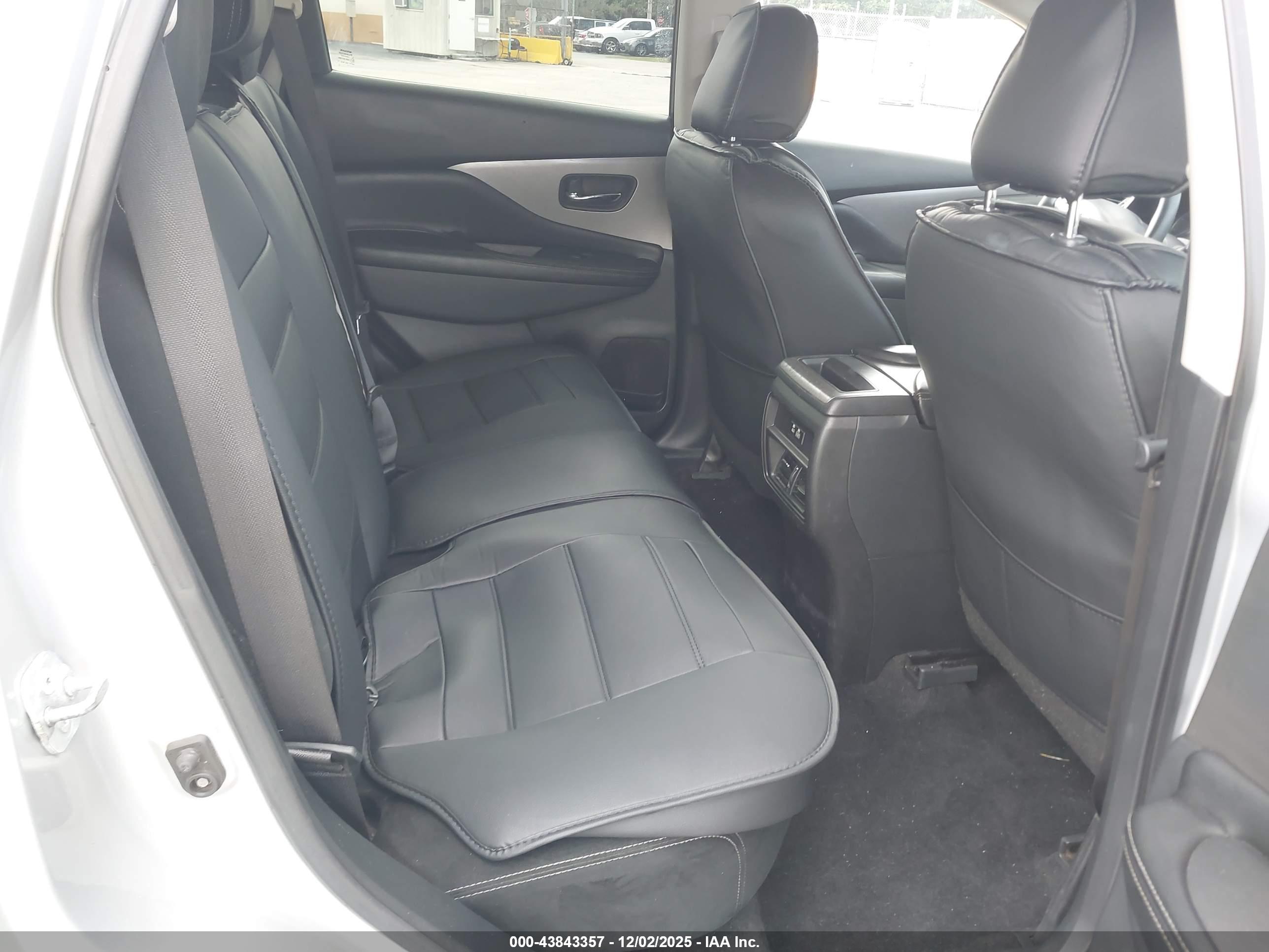 NISSAN MURANO image 8