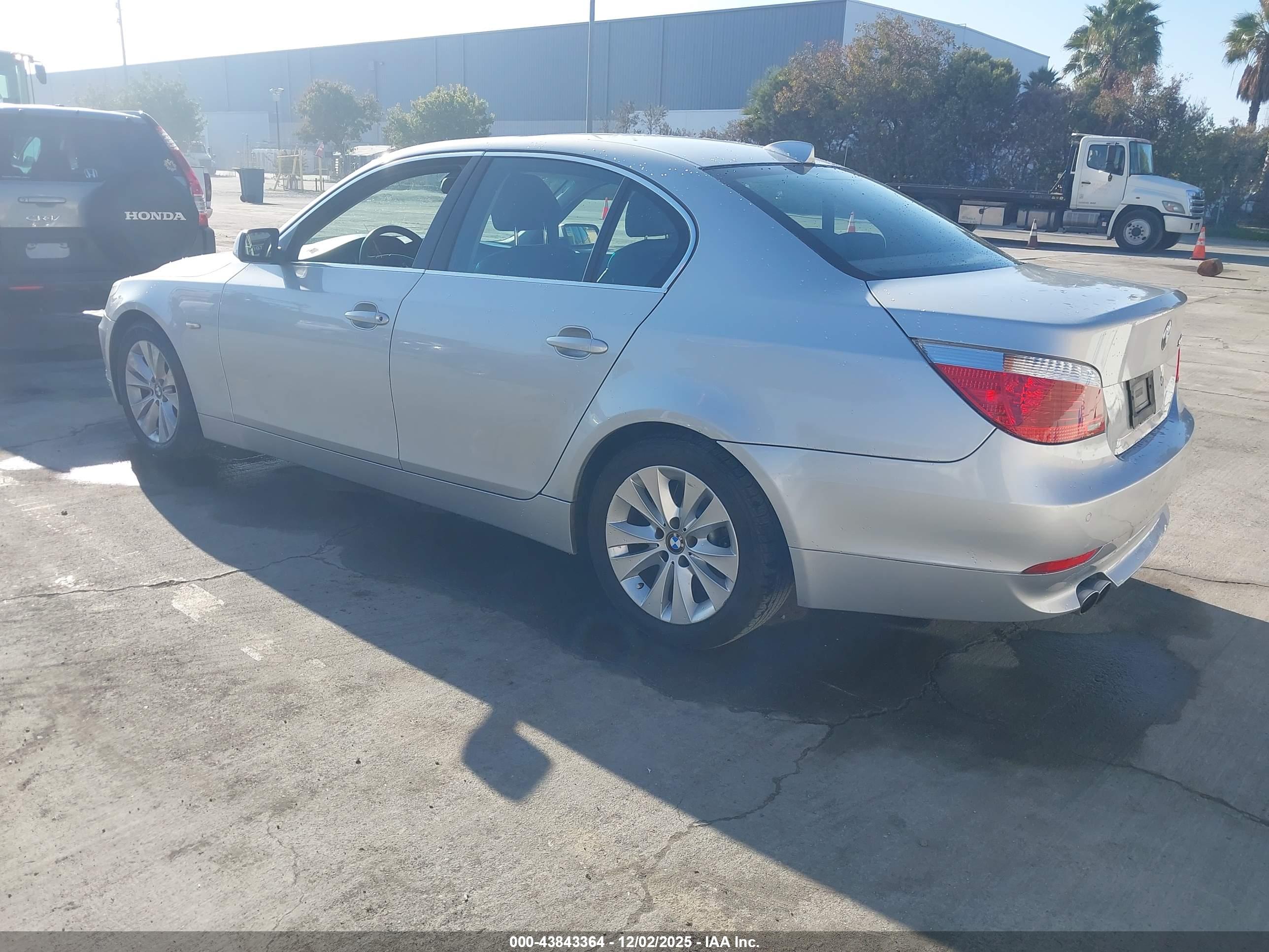 BMW 550I image 3