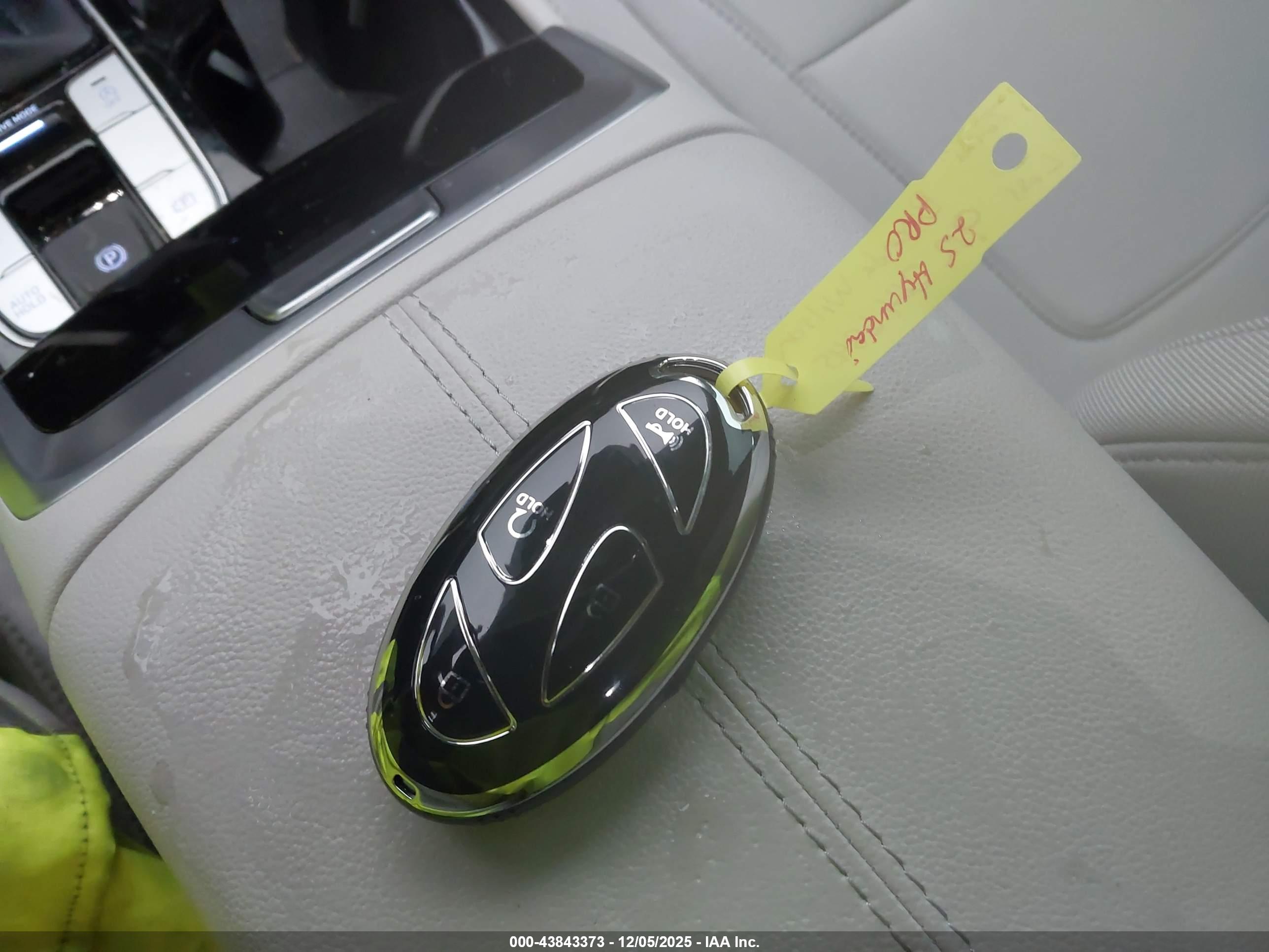 HYUNDAI TUCSON image 11