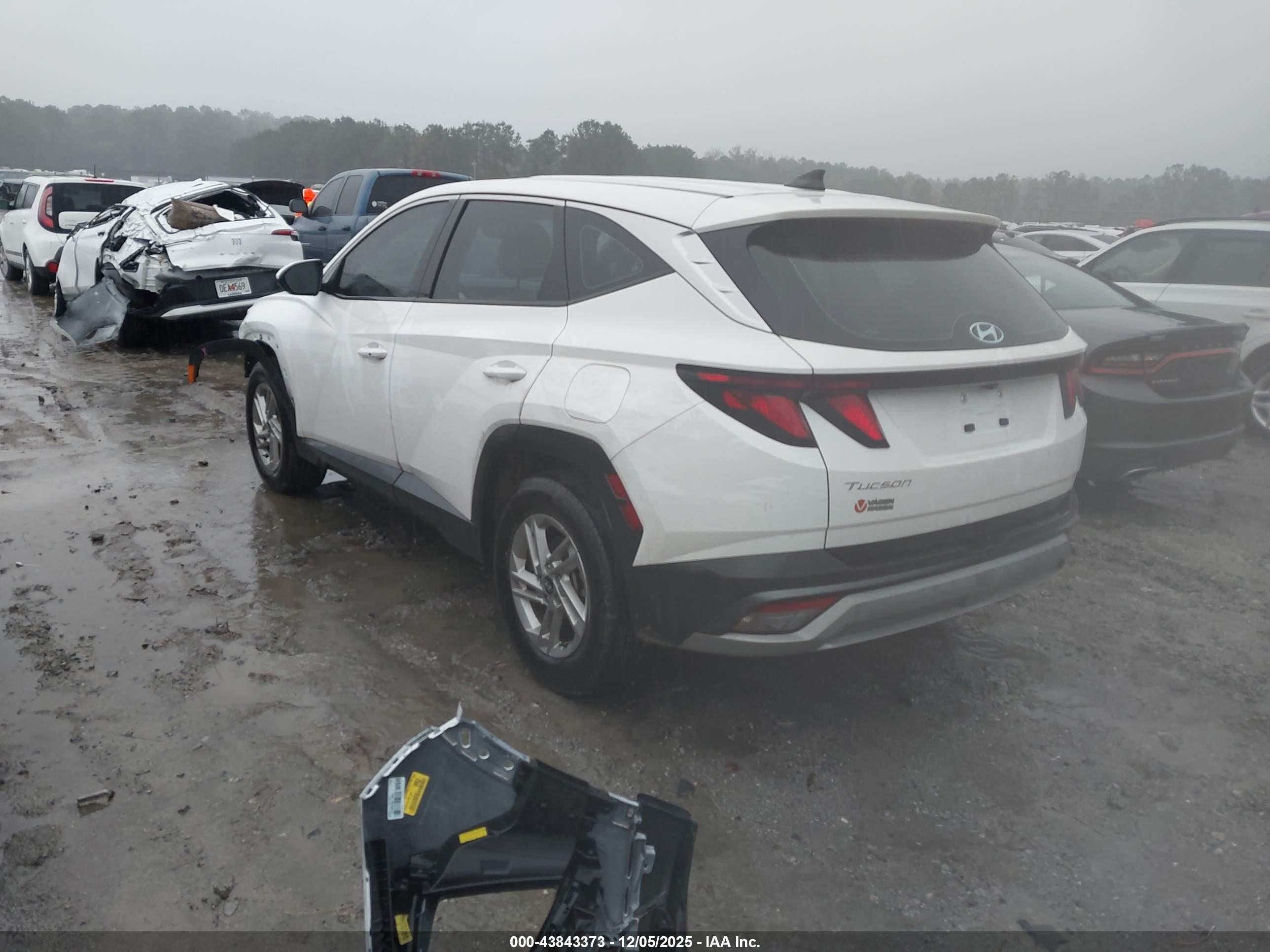 HYUNDAI TUCSON image 3
