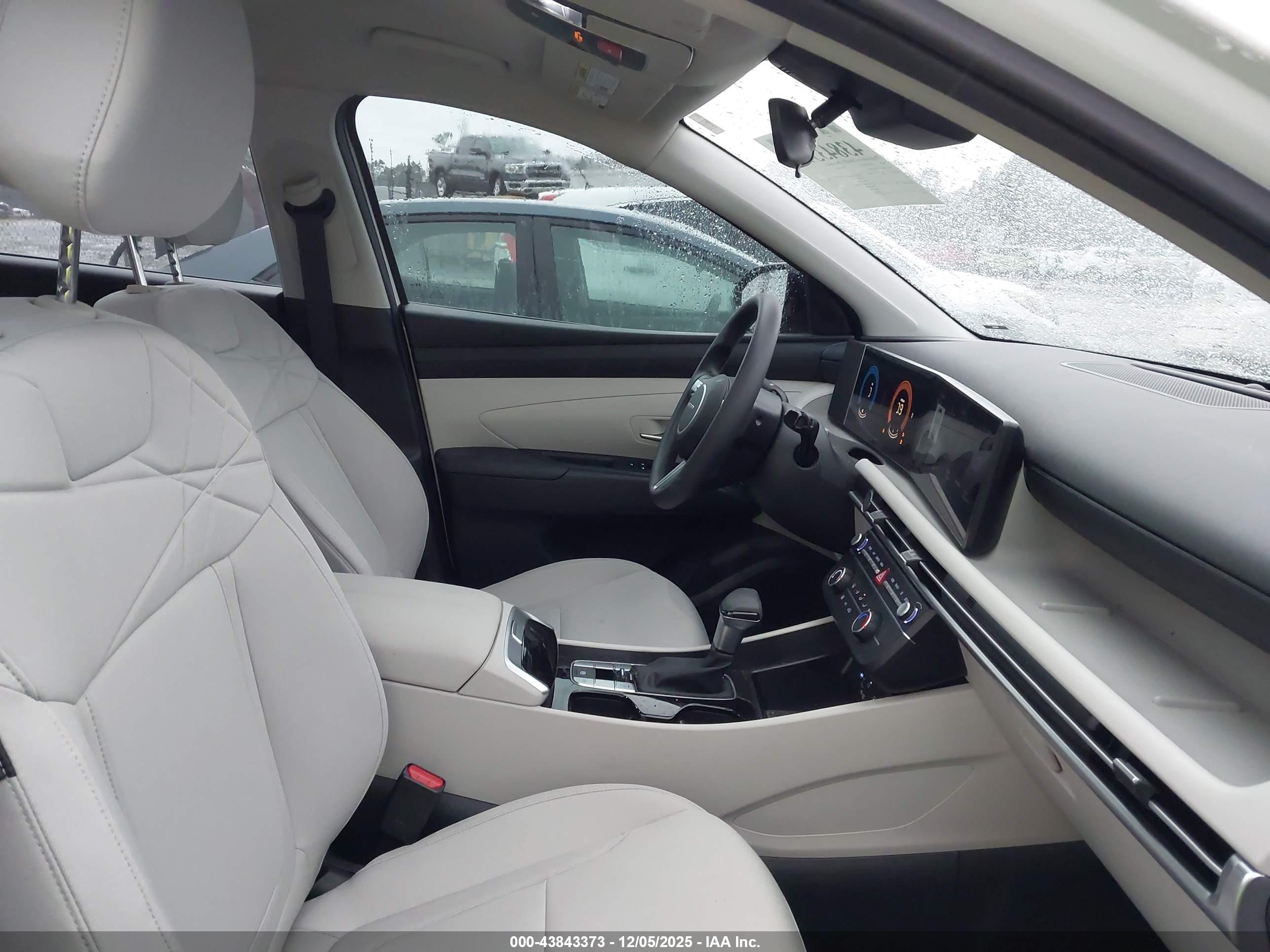 HYUNDAI TUCSON image 5