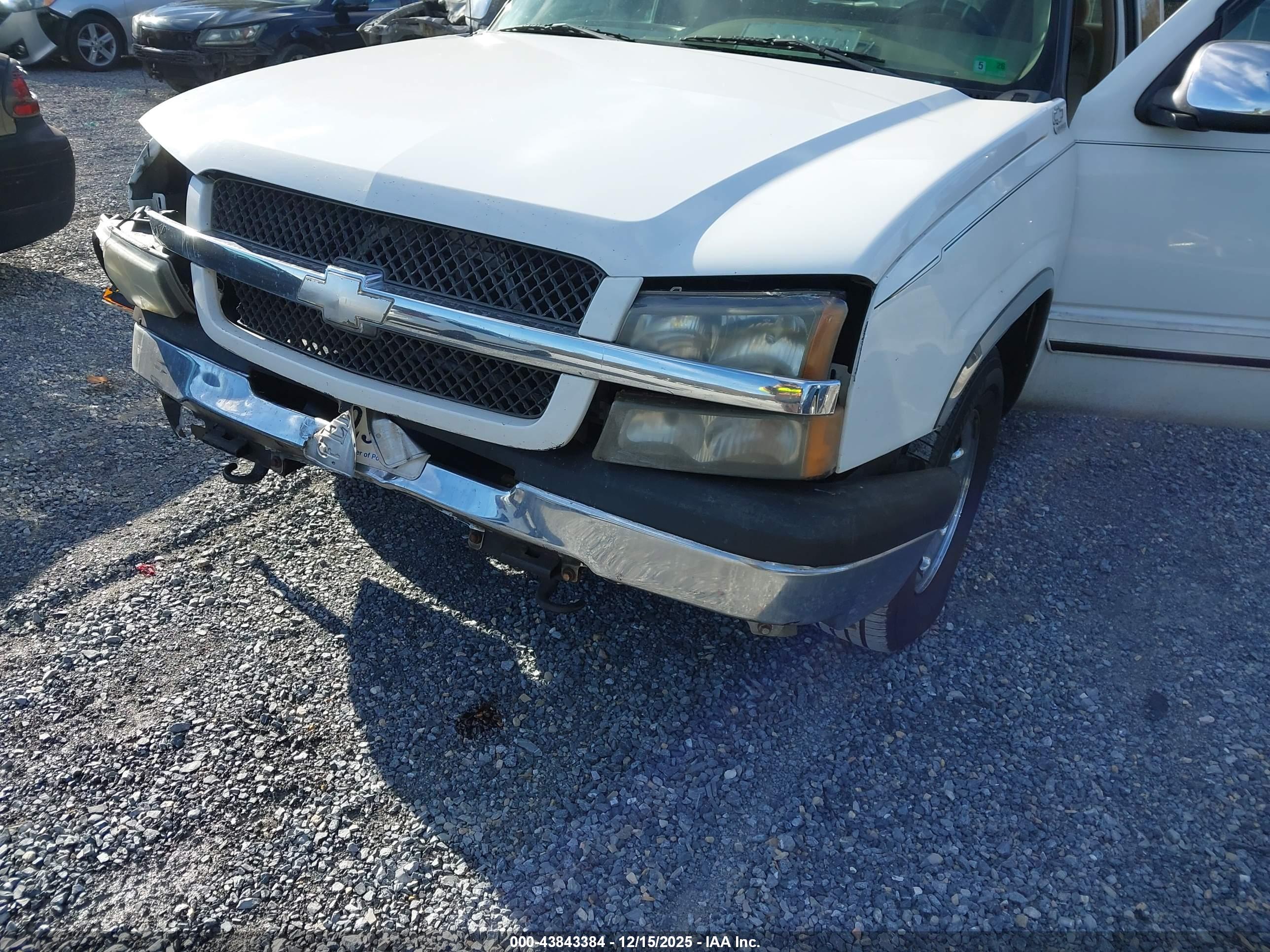 CHEVROLET SILVERADO image 6
