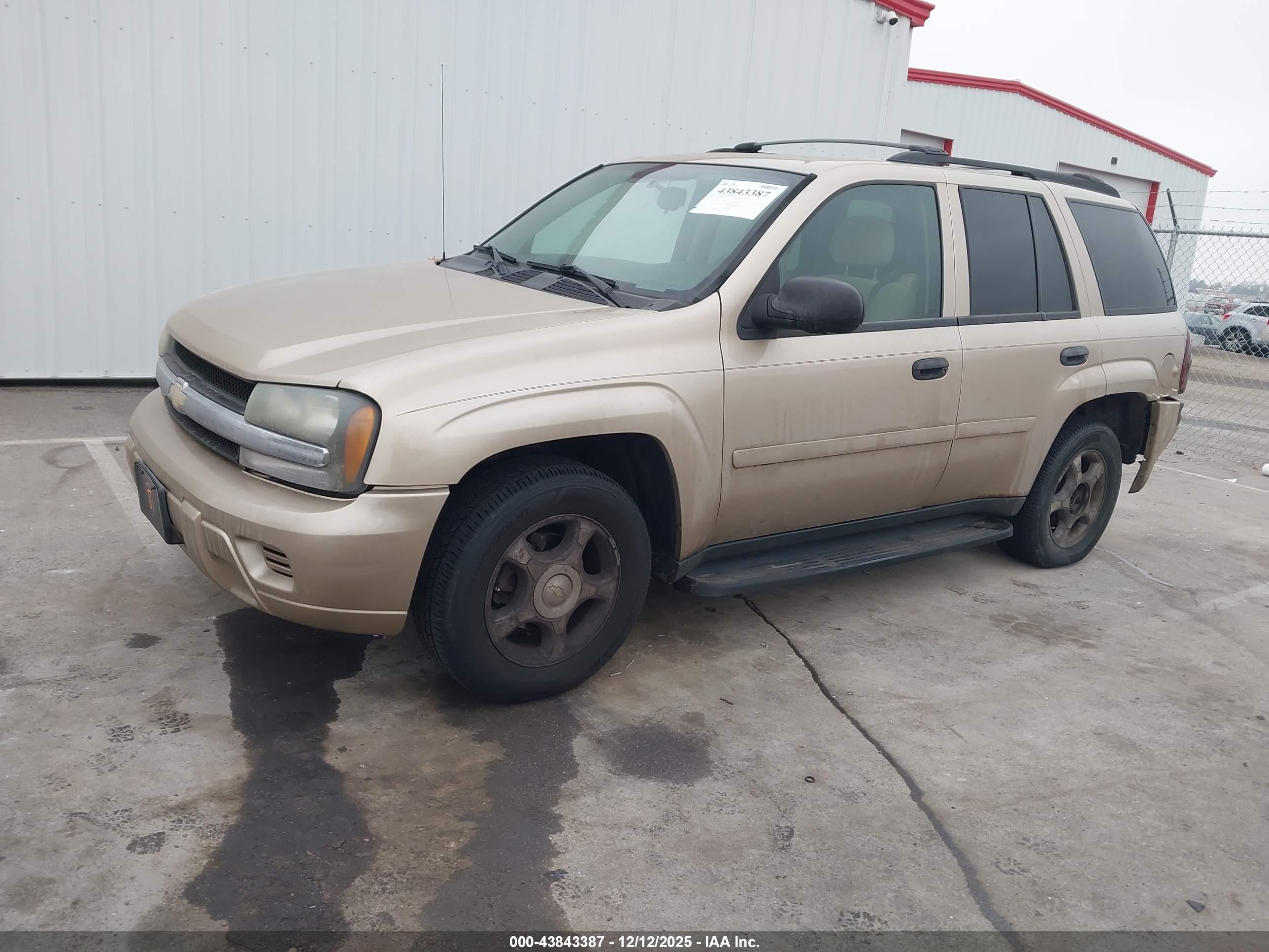 CHEVROLET TRAILBLAZER image 2