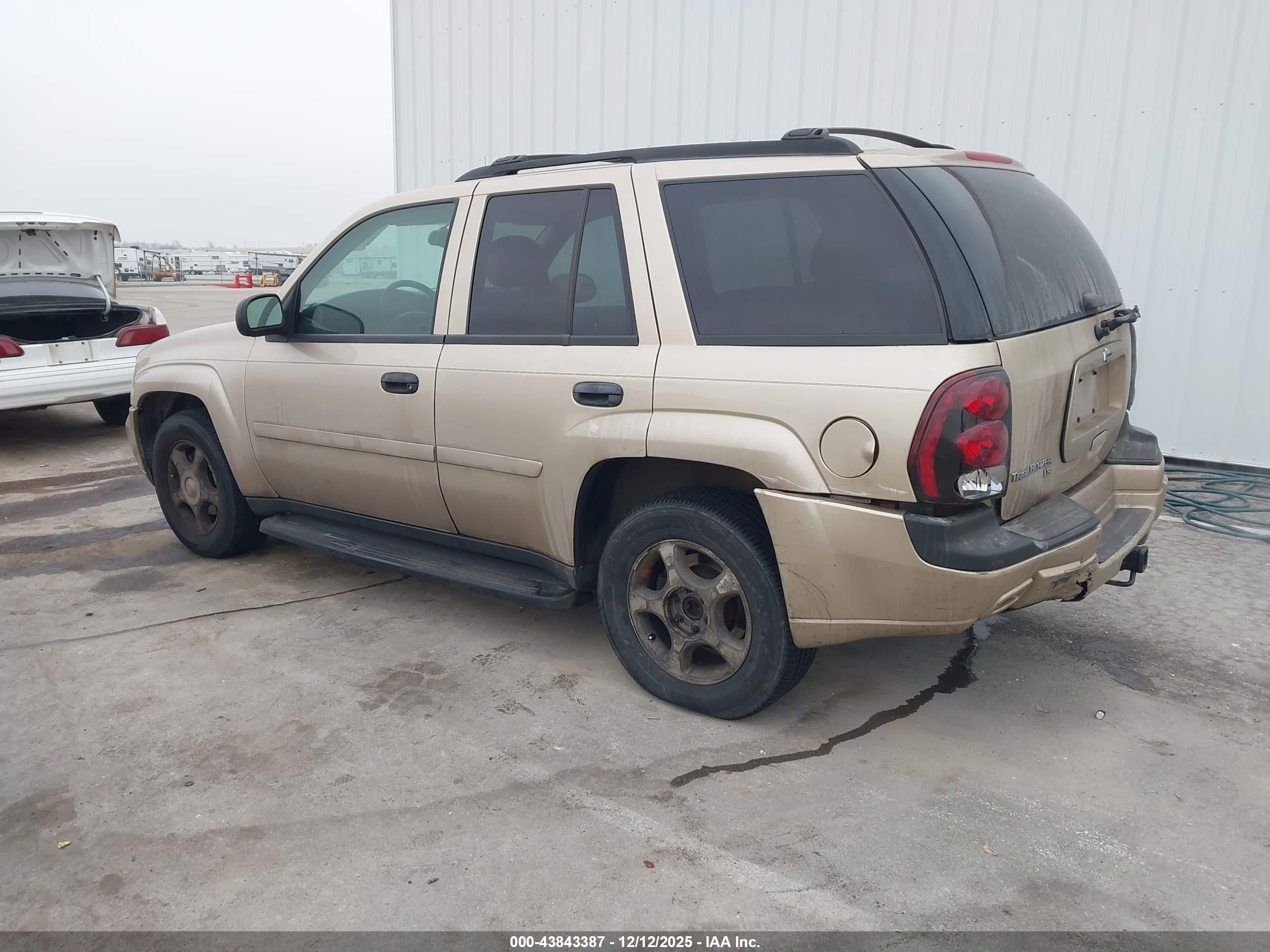 CHEVROLET TRAILBLAZER image 3